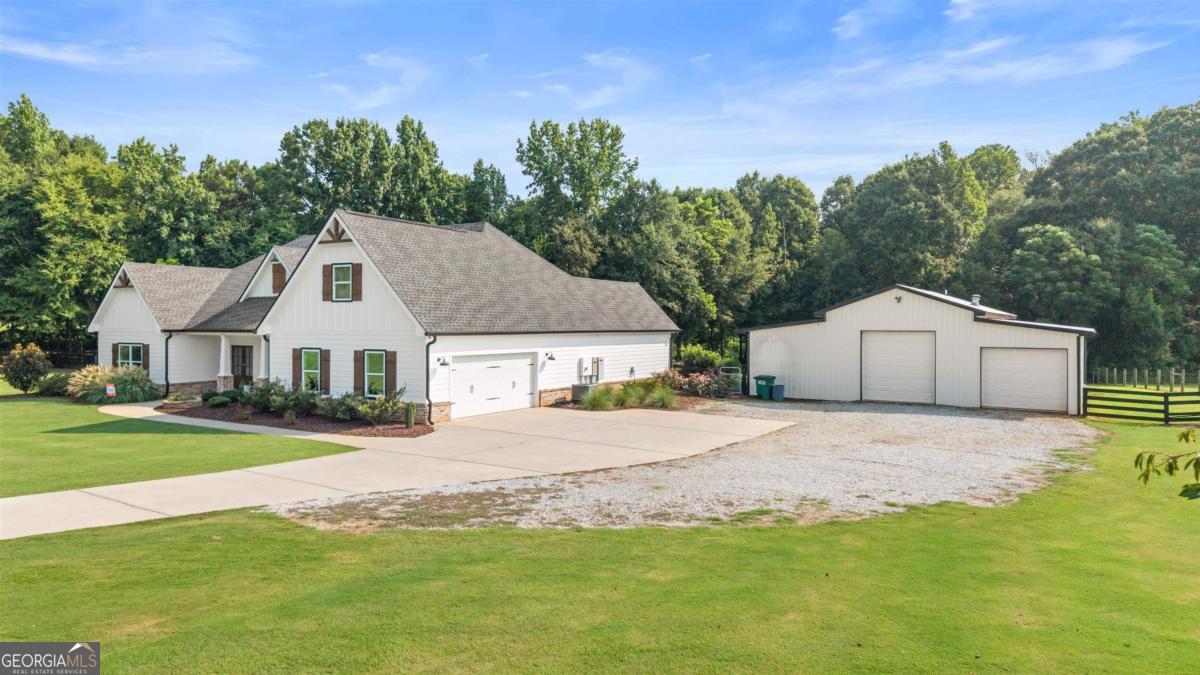 2890 Fears Road Property Photo 5
