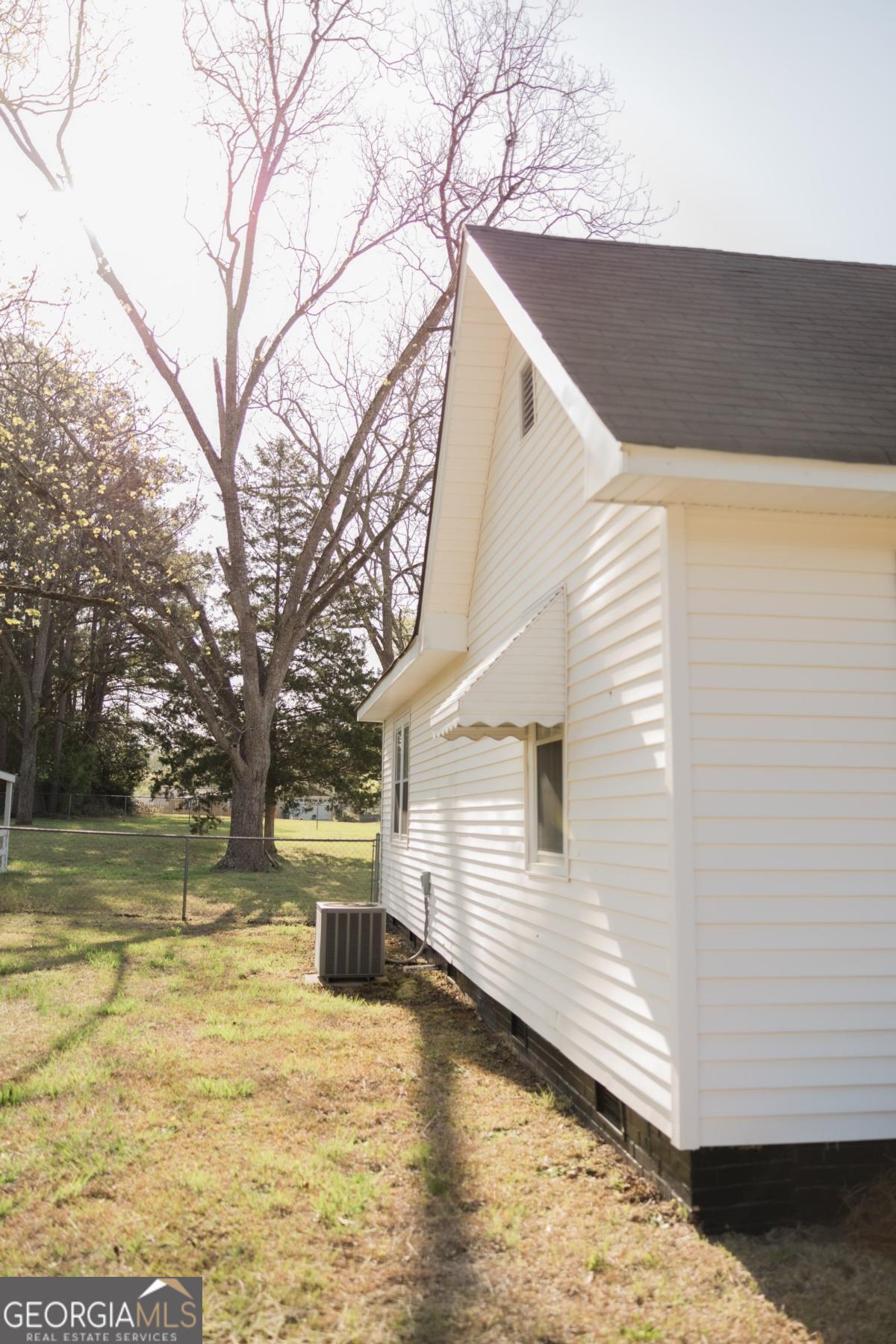 2474 Highway 19 N Property Photo 8