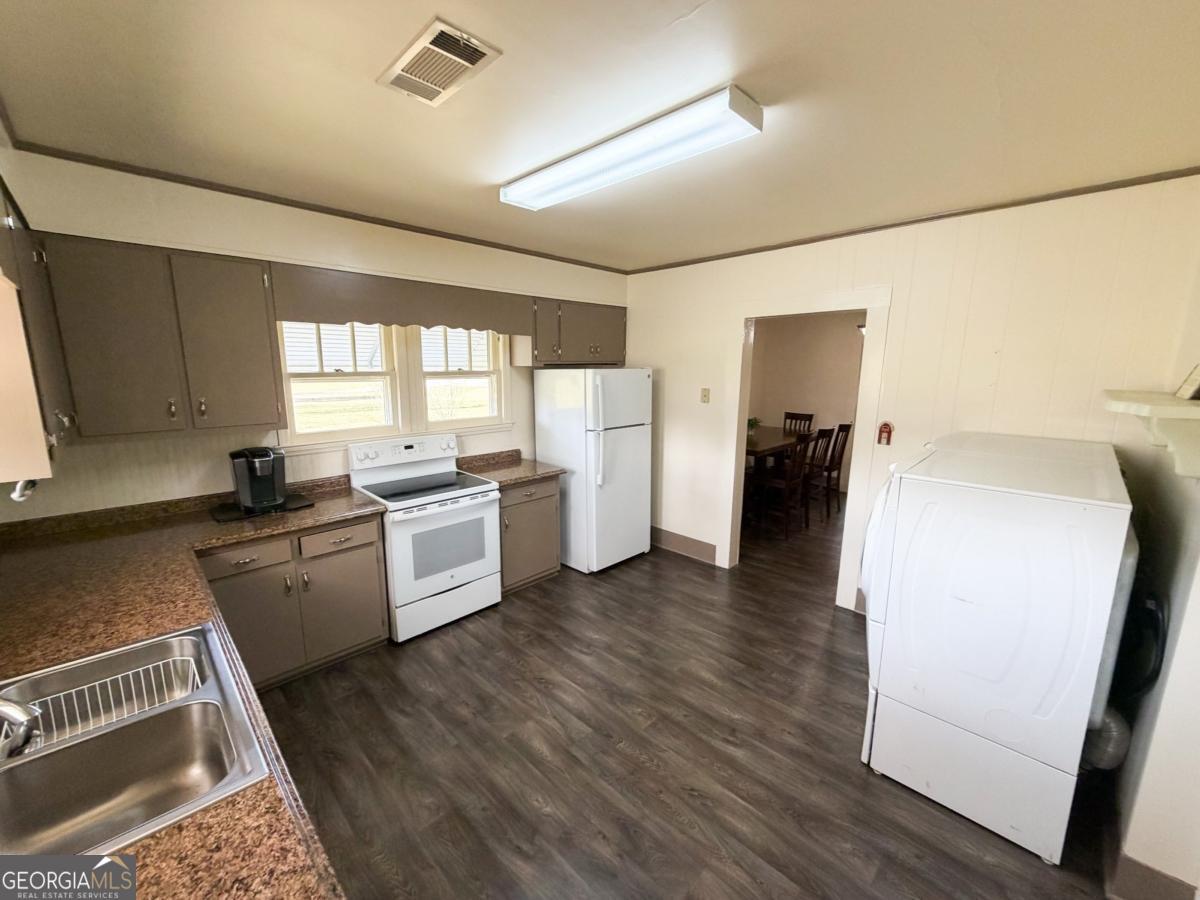 2474 Highway 19 N Property Photo 57