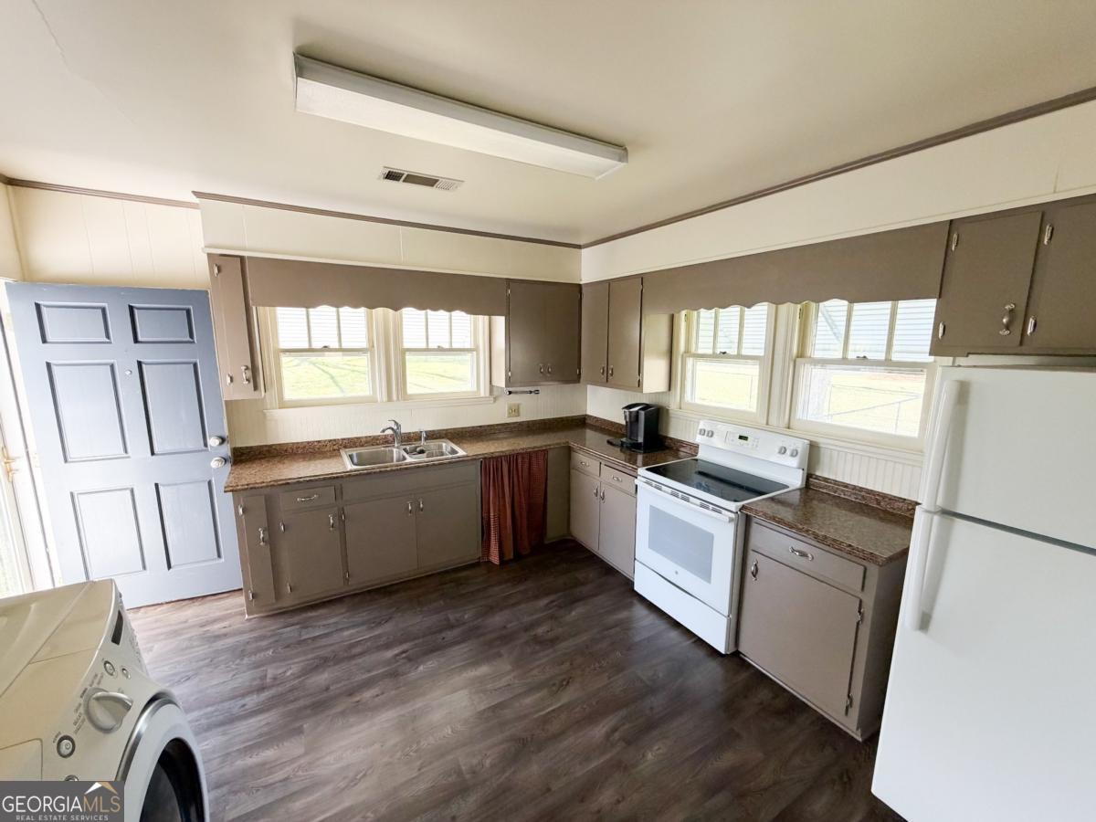 2474 Highway 19 N Property Photo 58