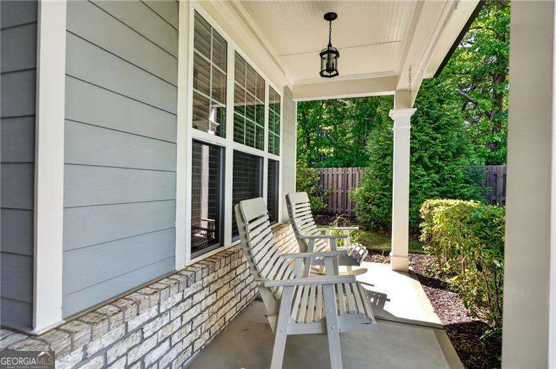 527 Margaret Lane Property Photo 4