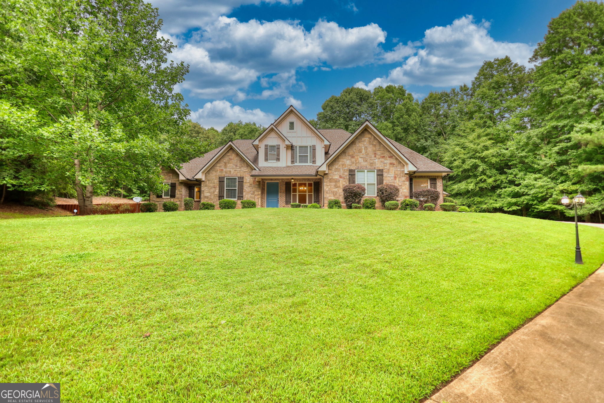 360 Wyldewoode Drive Property Photo 3