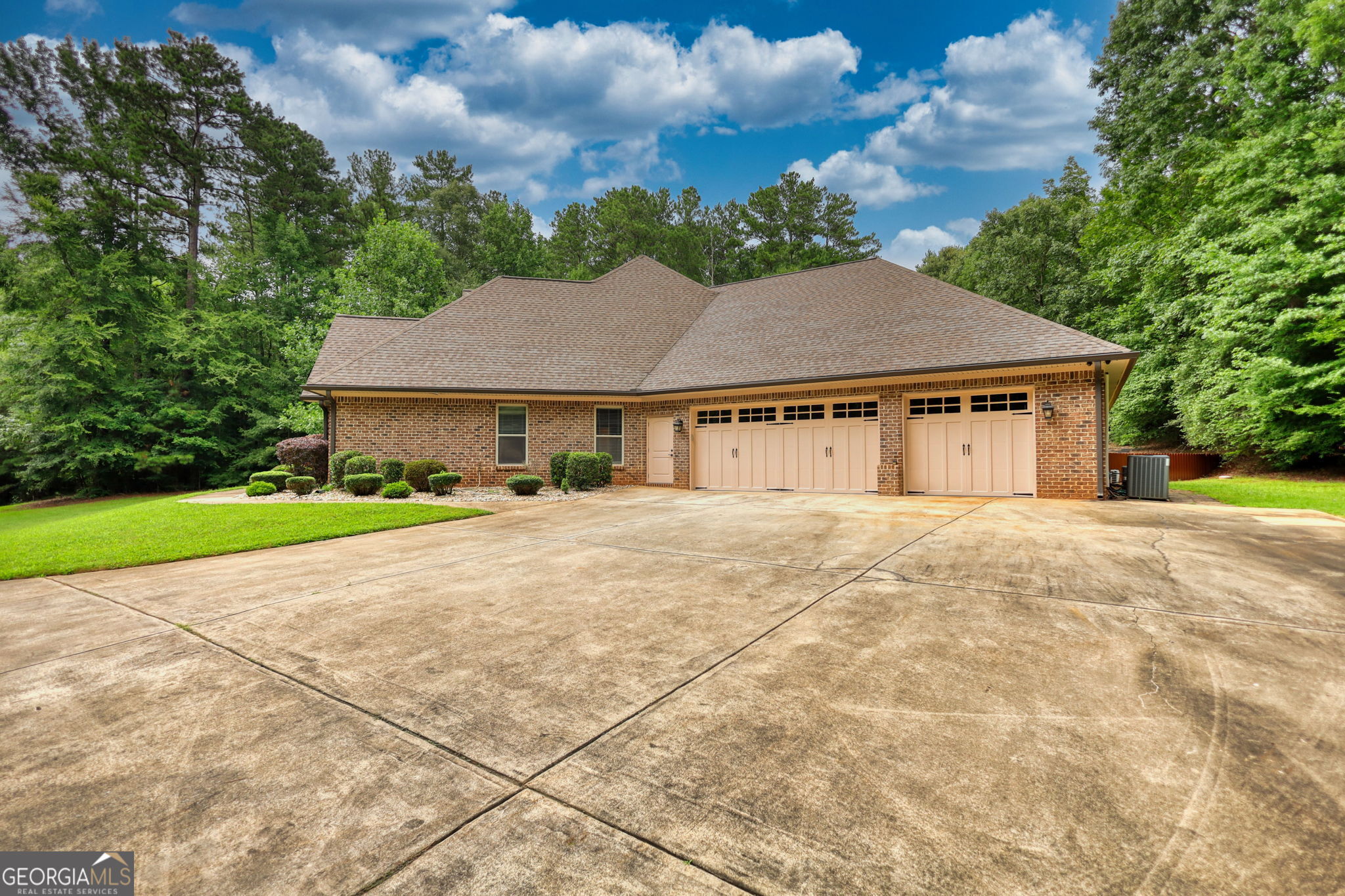 360 Wyldewoode Drive Property Photo 5