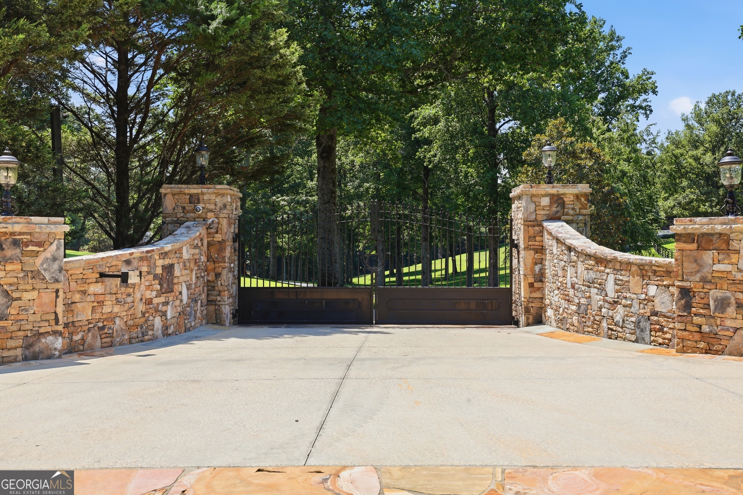 1091 Echota Road Property Photo 5