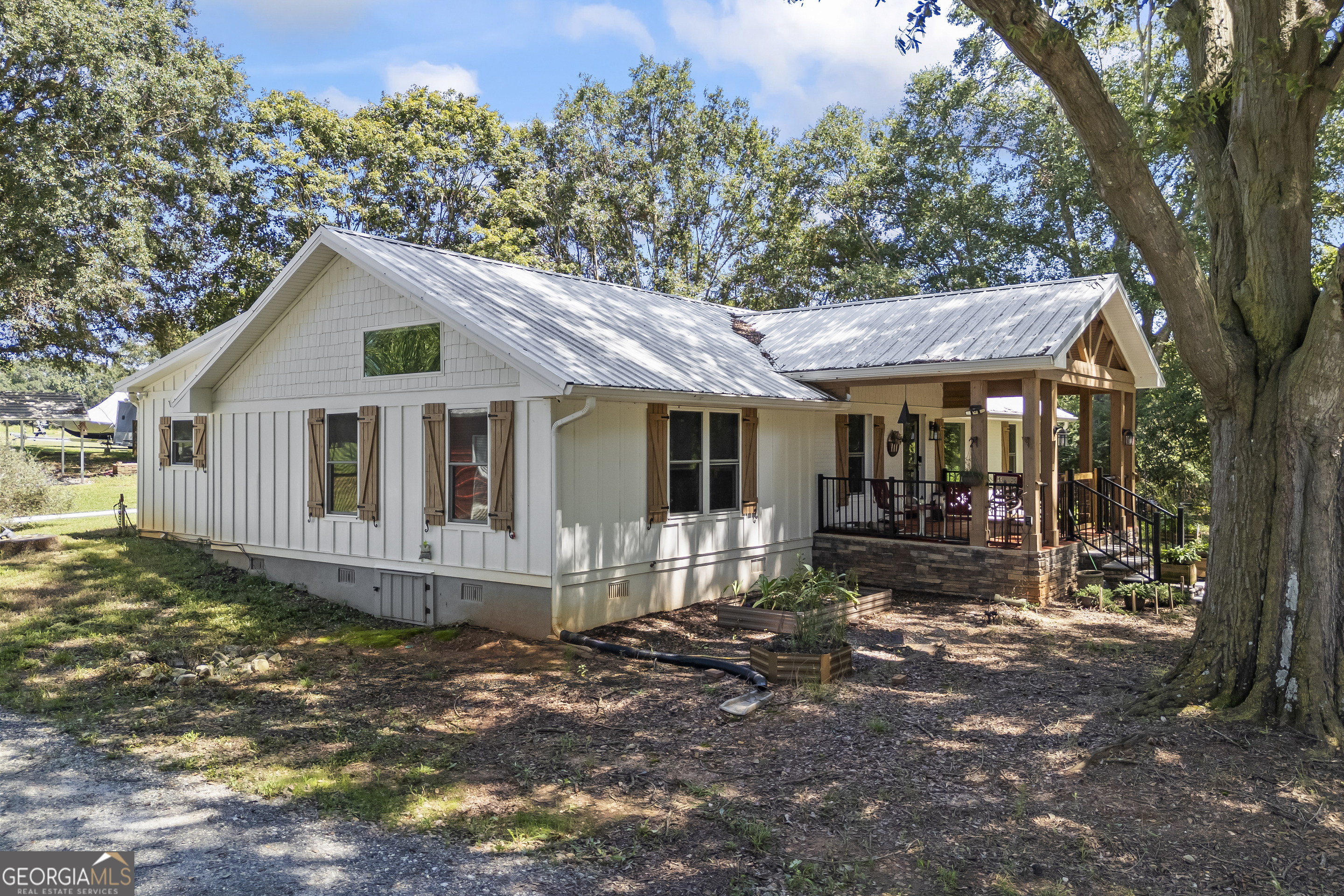 711 Shackelford Road Property Photo 1