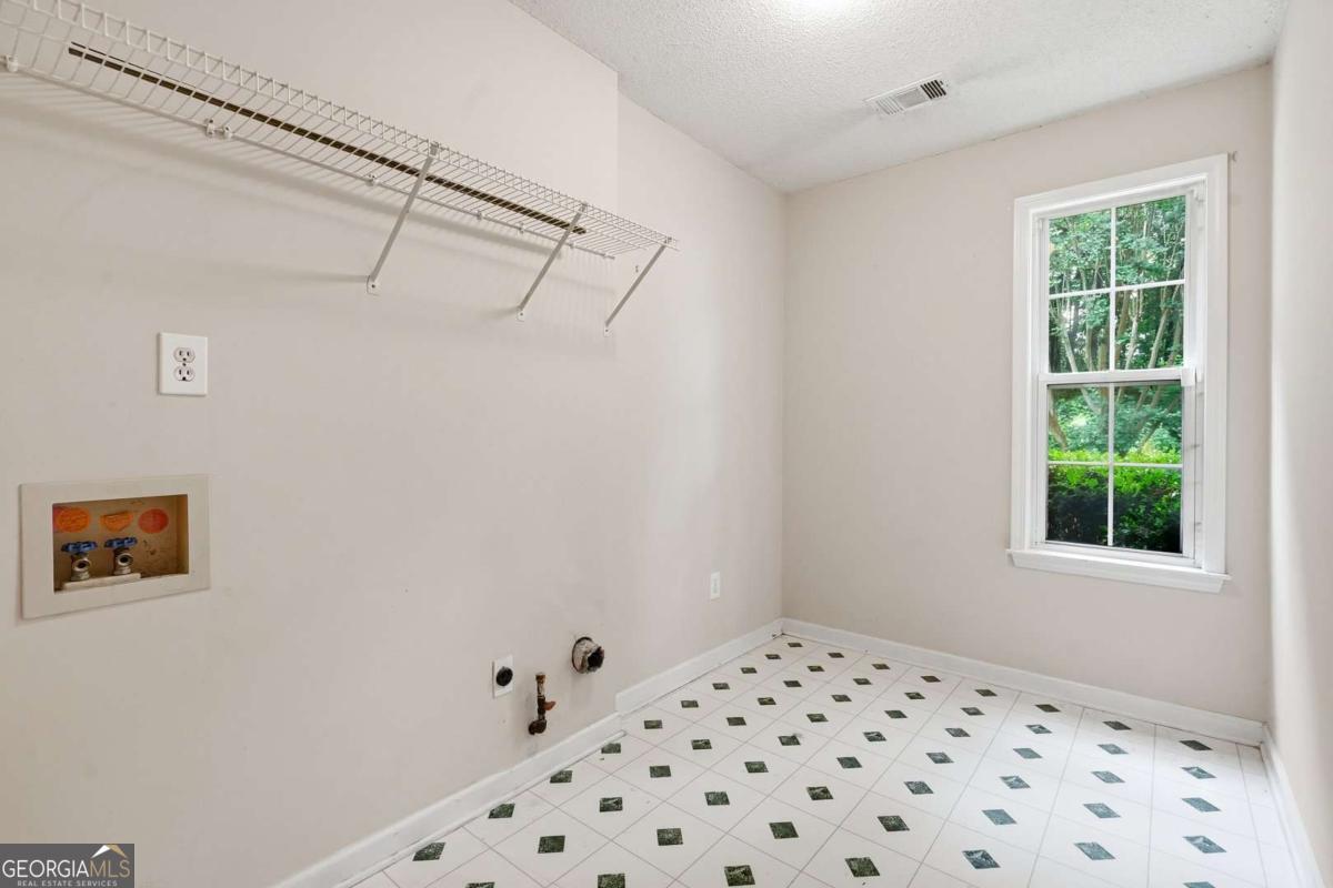 506 Pentworth Court Nw Property Photo 32