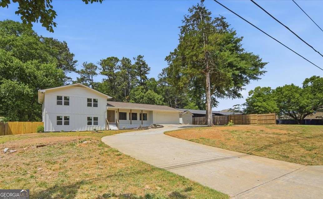 1073 Grayson Parkway Property Photo 2