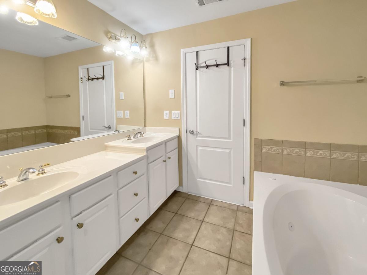 2511 Gadsen Walk Property Photo 32