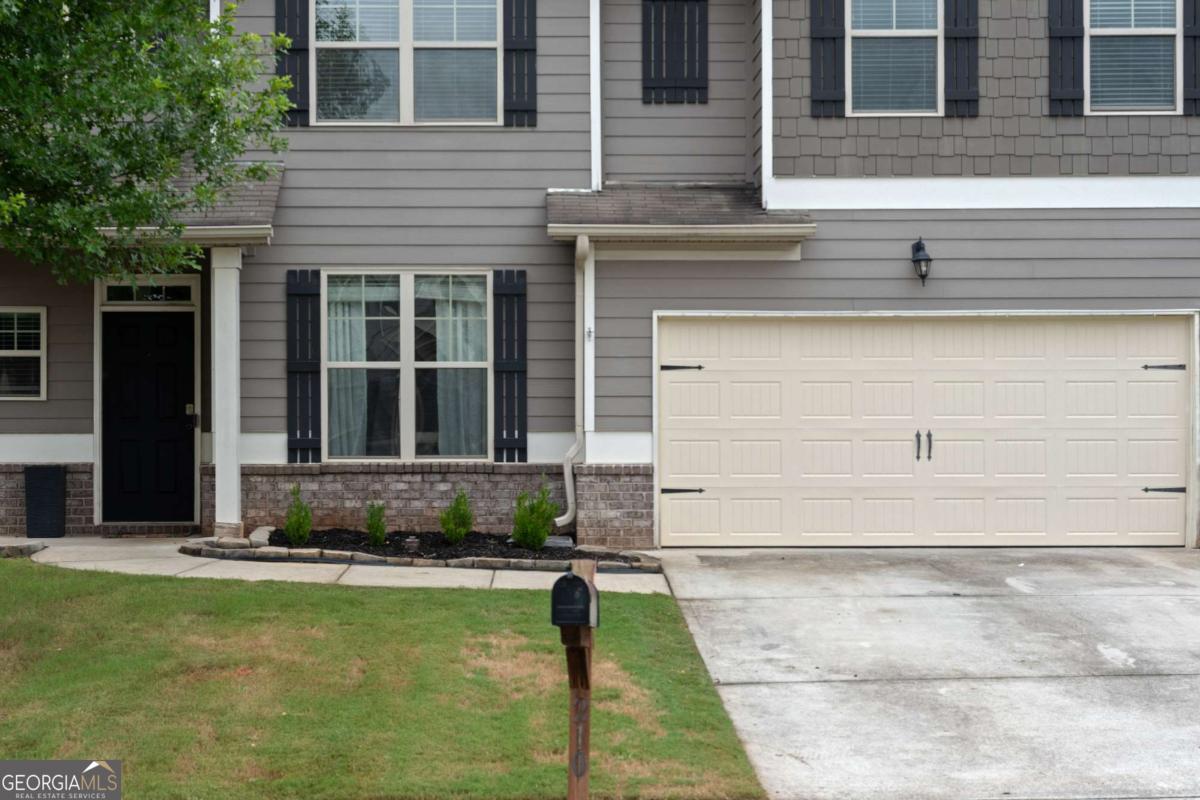 210 Silver Willow Walk Property Photo 3