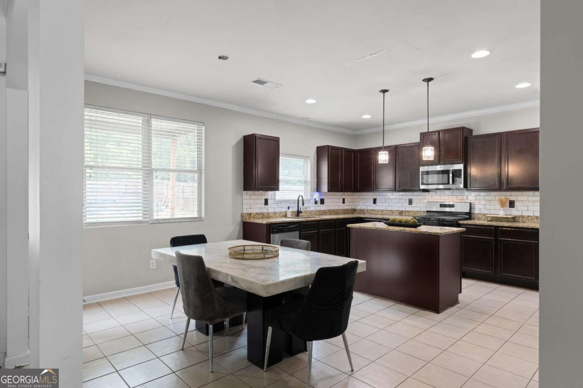210 Silver Willow Walk Property Photo 15