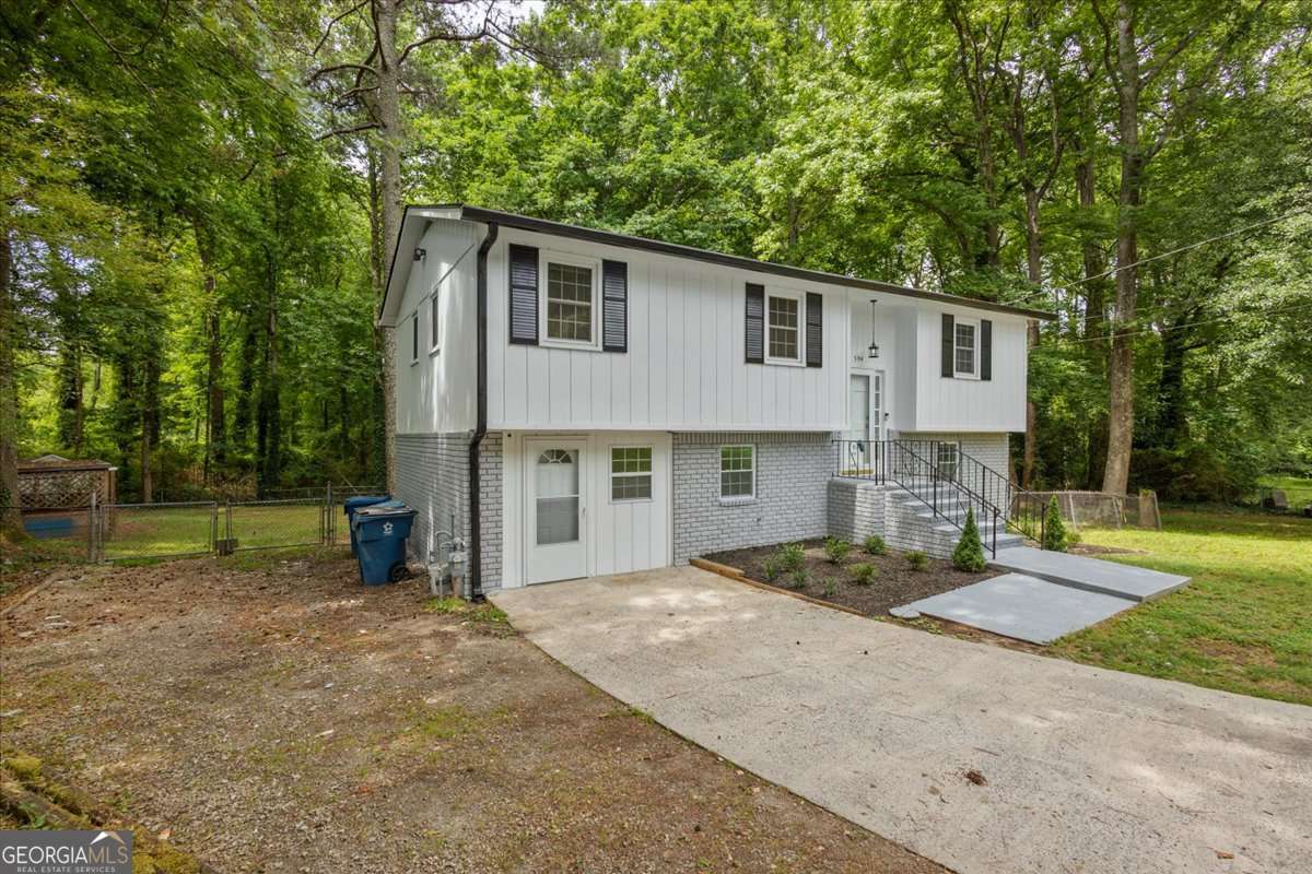 394 Burr Oak Court Property Photo 4