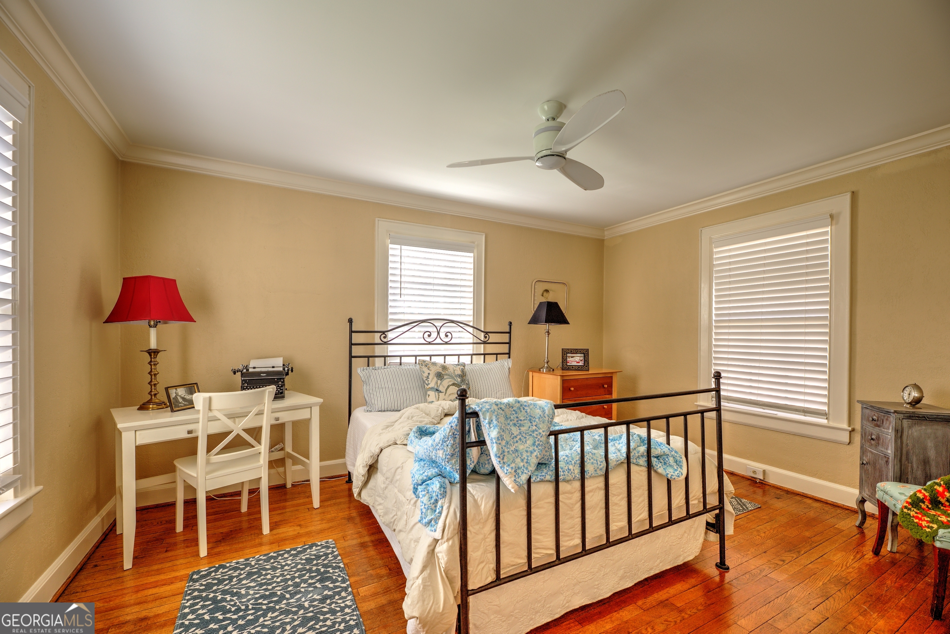 1005 S Crest Road Property Photo 6