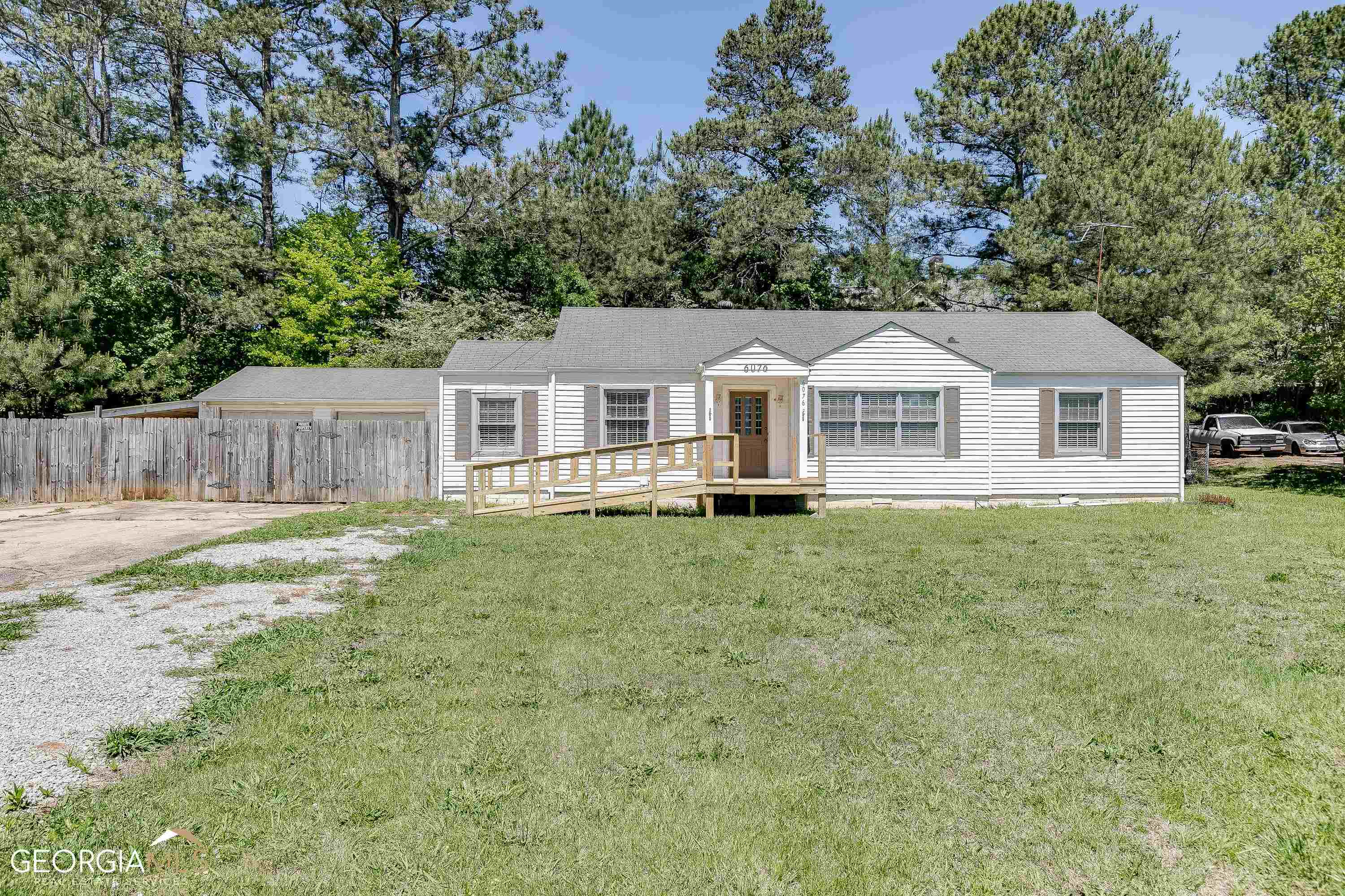 6076 Atlanta Highway Property Photo 1