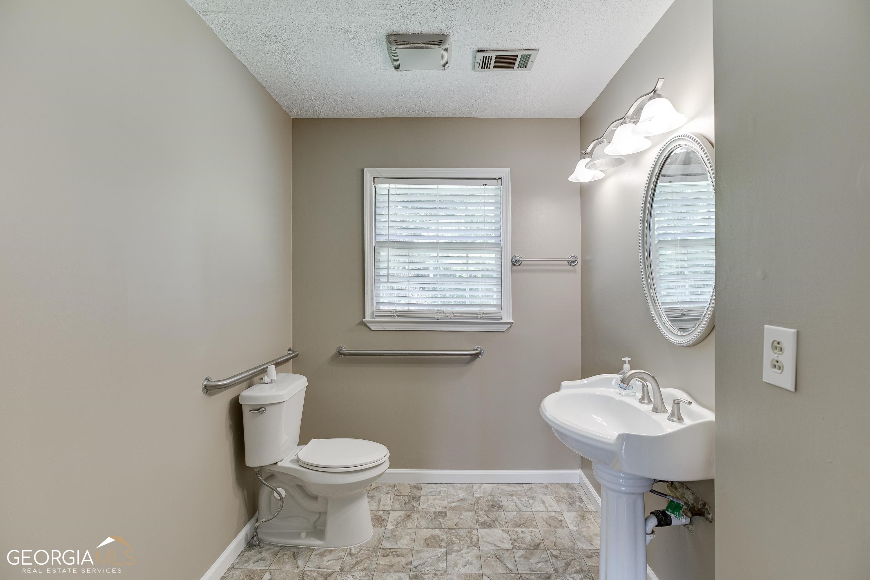 6076 Atlanta Highway Property Photo 9