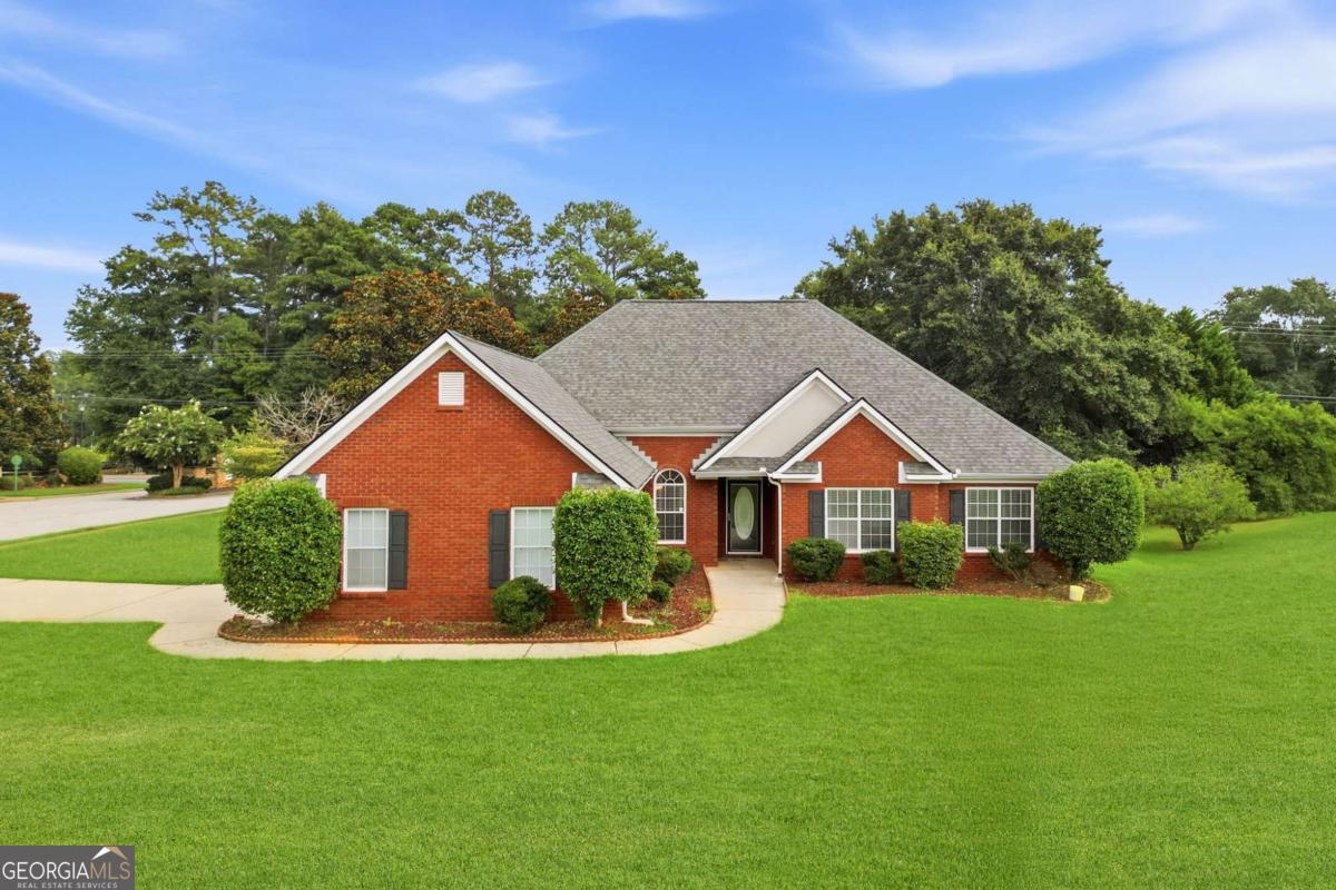 101 Moss Pointe Drive Property Photo 1