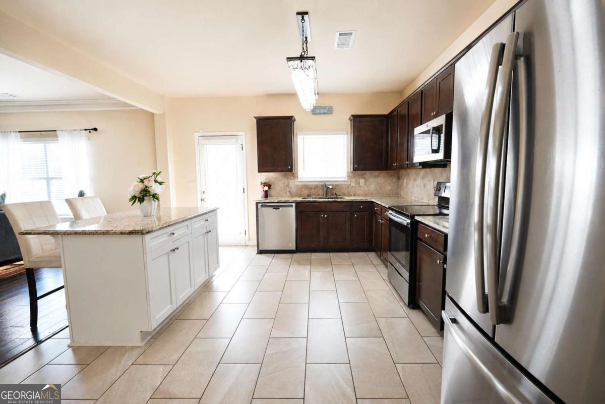 2066 Villa Spring Court Property Photo 5