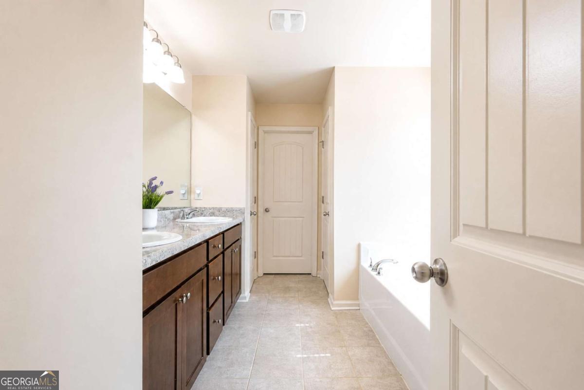 2066 Villa Spring Court Property Photo 9