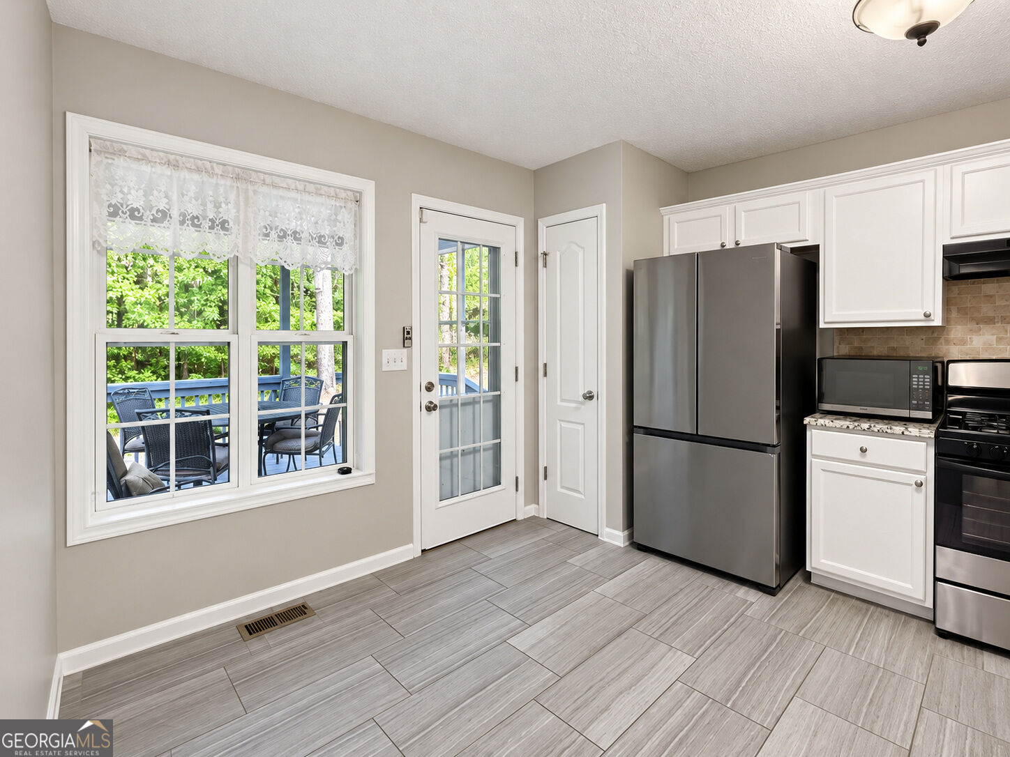 46 Ellen Glen Way Property Photo 6