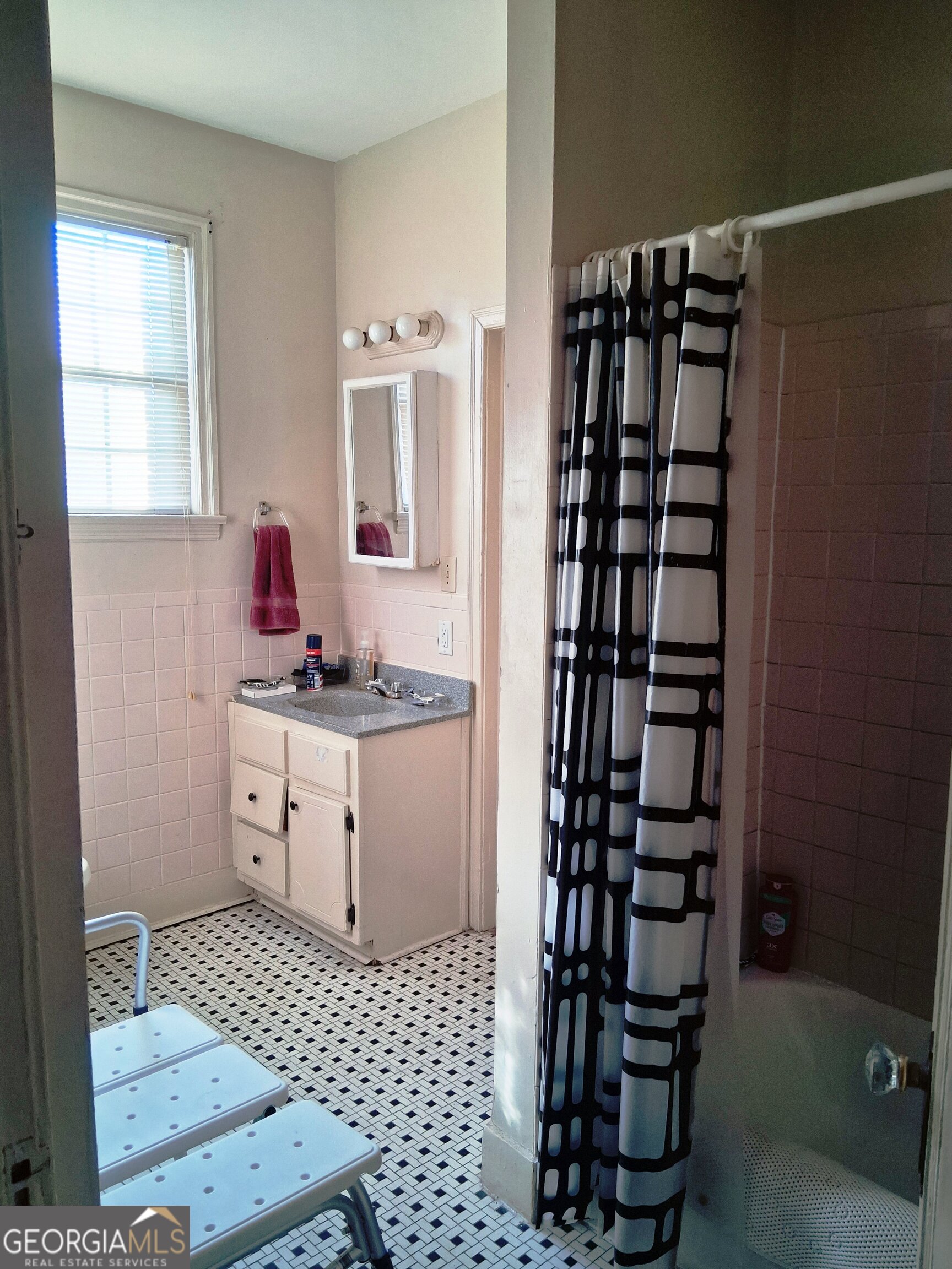 2722 Suwanee Avenue Property Photo 2