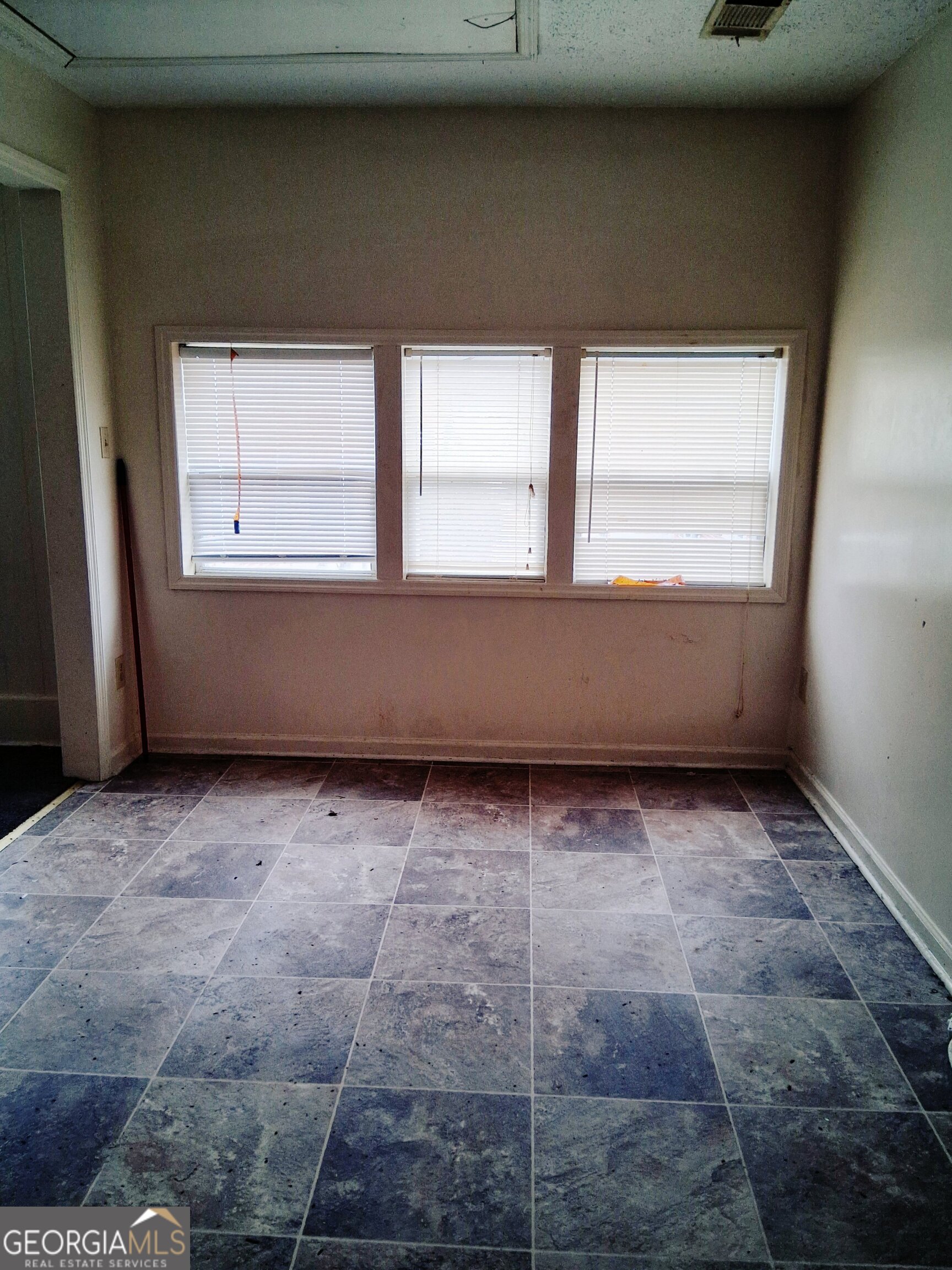 2722 Suwanee Avenue Property Photo 8