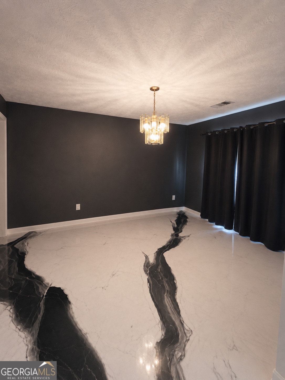 124 Heathrow Drive Property Photo 6
