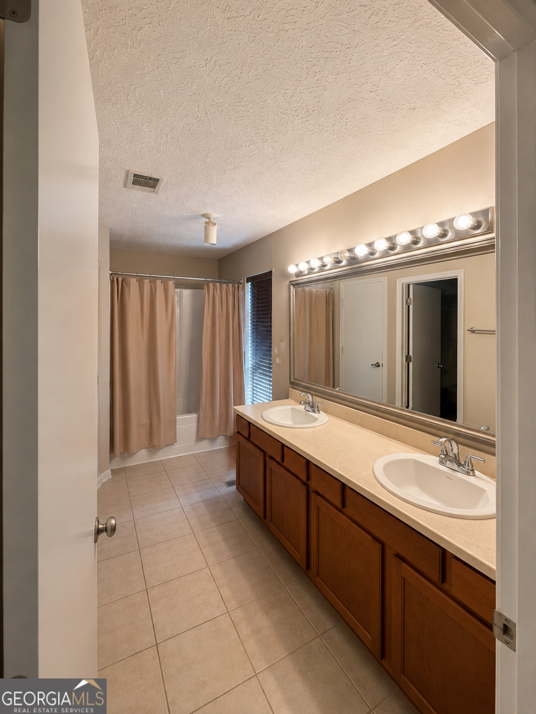 124 Heathrow Drive Property Photo 13