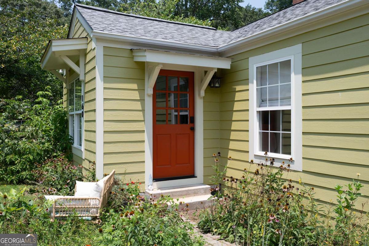160 Crestview Circle Property Photo 2