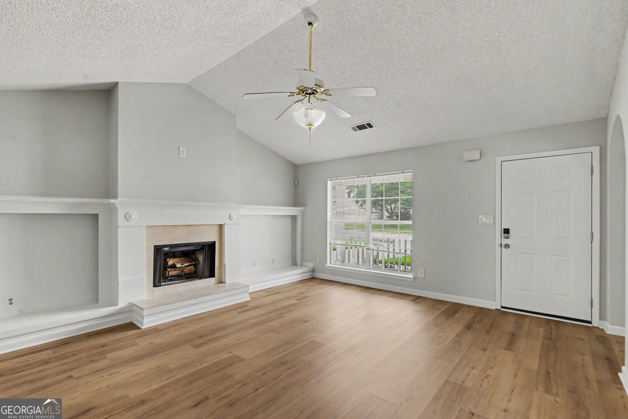9009 Highland Pass Property Photo 4