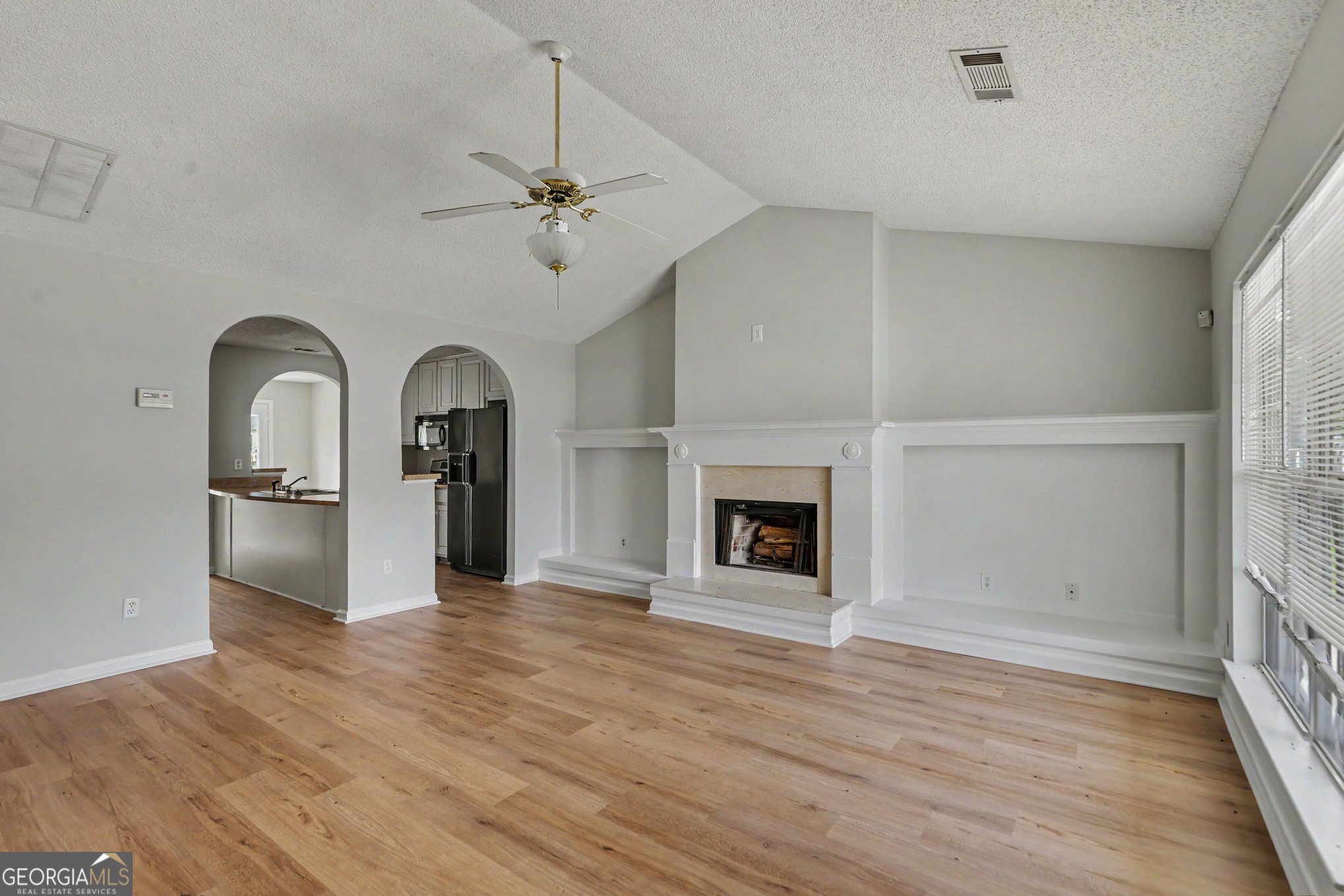 9009 Highland Pass Property Photo 5