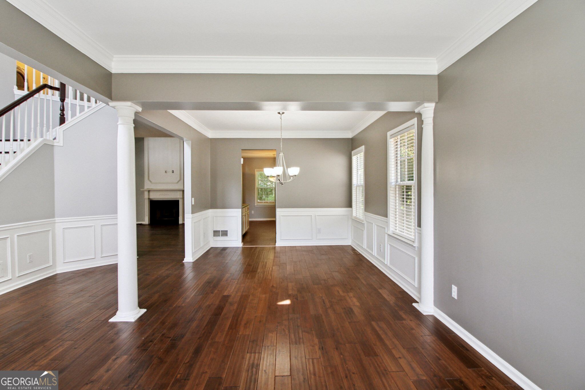 2011 Chelton Way Se Property Photo 6