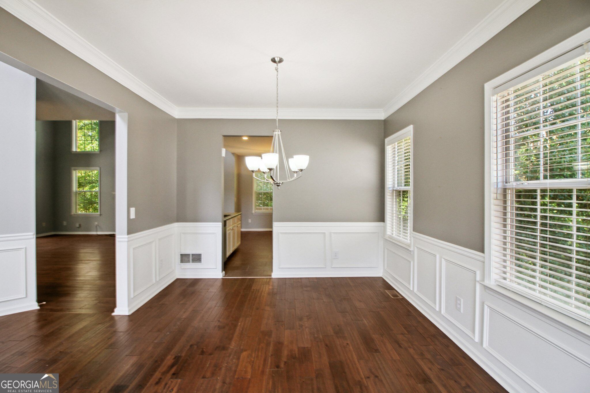 2011 Chelton Way Se Property Photo 7