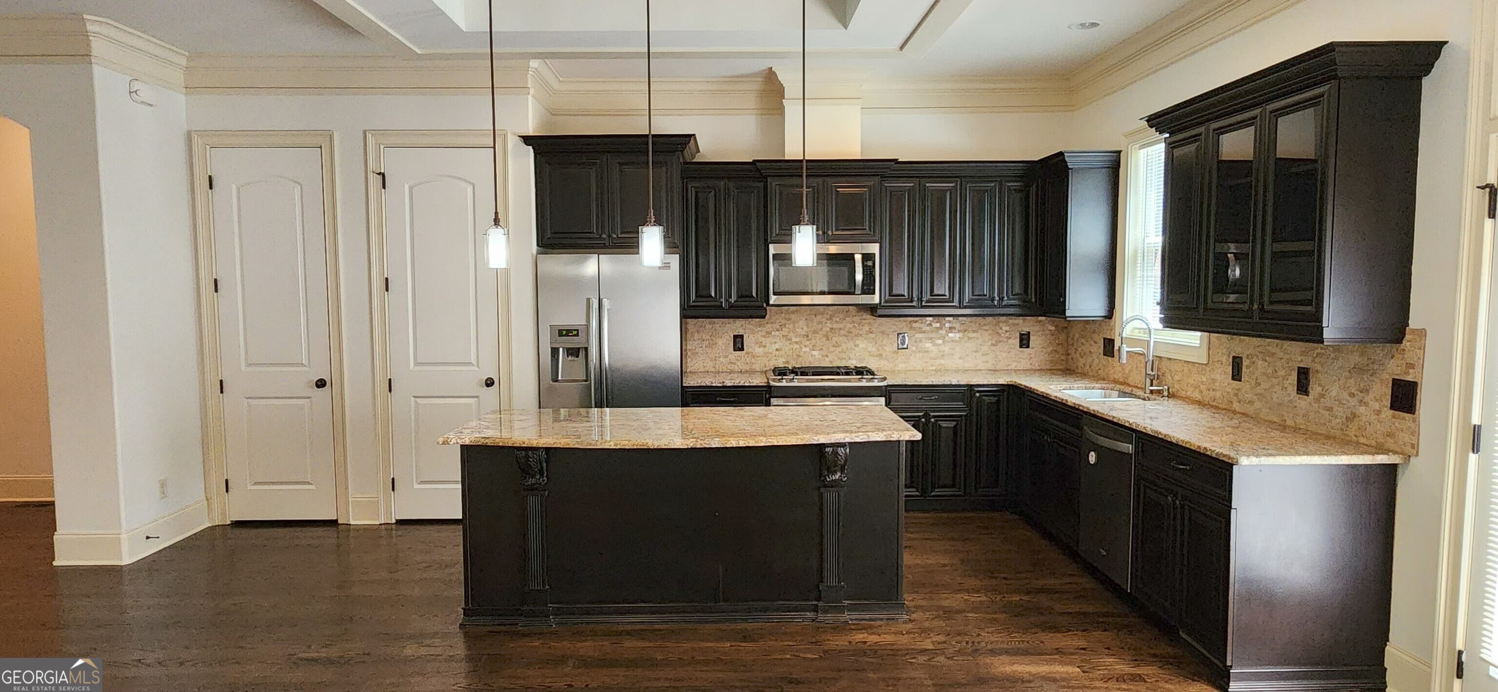 492 Pearl Cove Court Property Photo 4