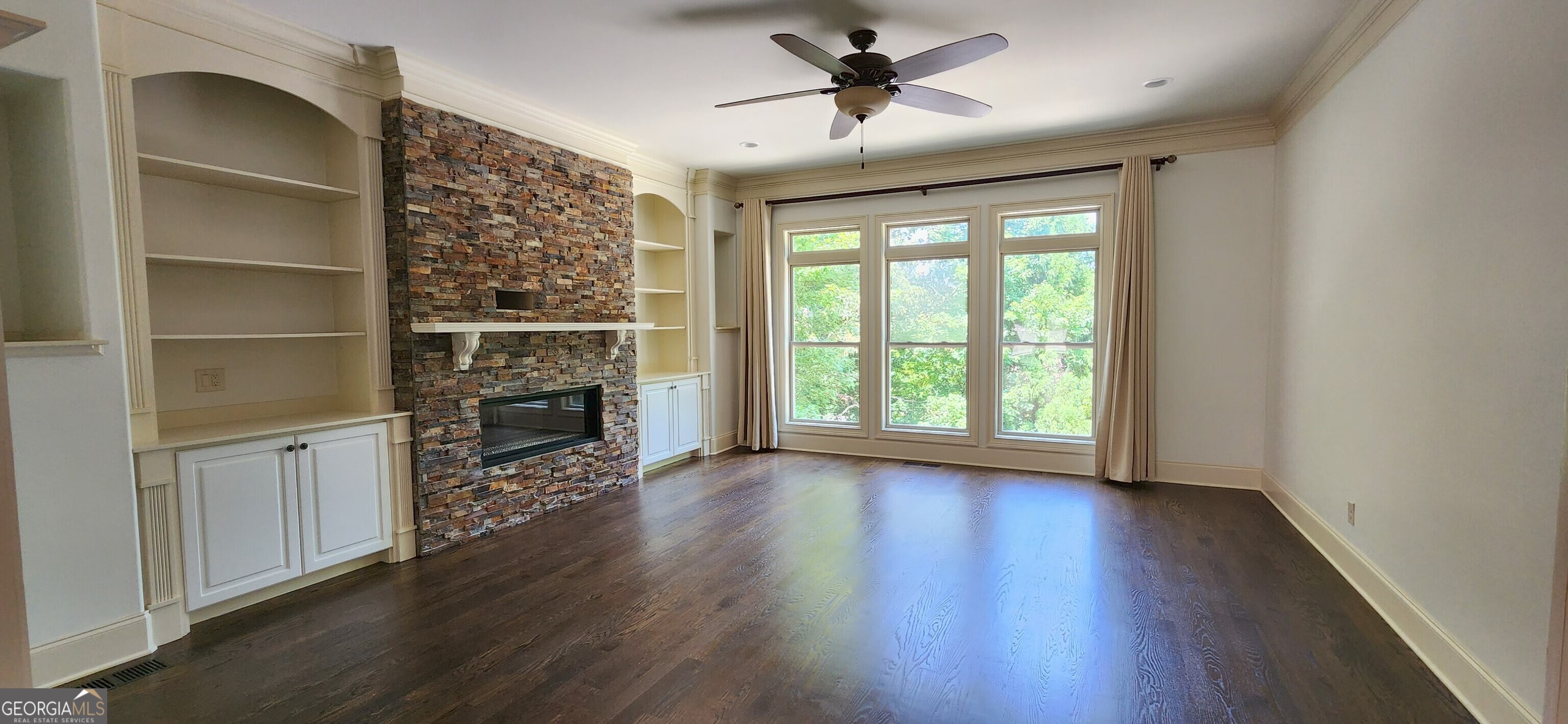 492 Pearl Cove Court Property Photo 6