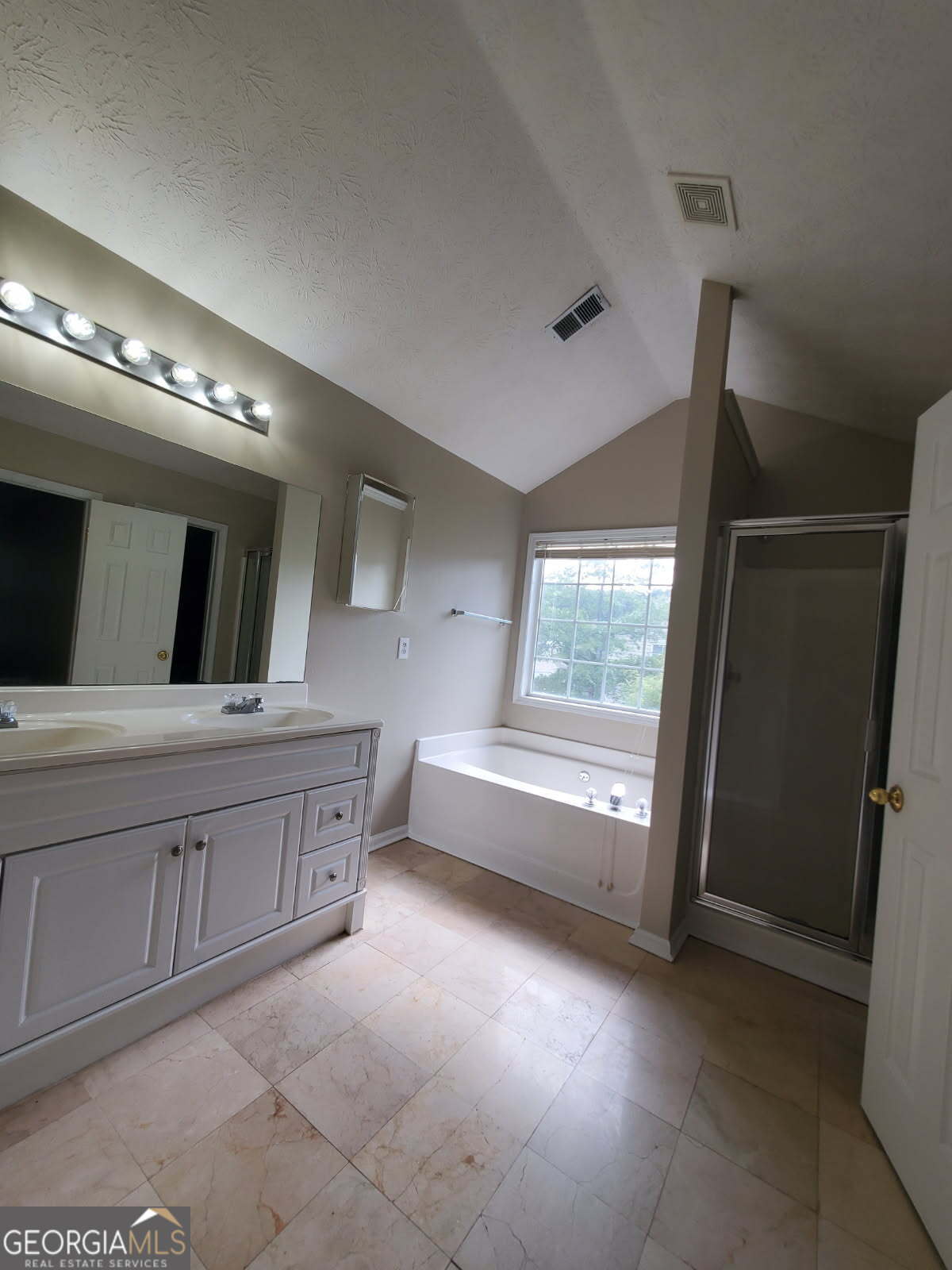 1031 Maple Leaf Drive Property Photo 13