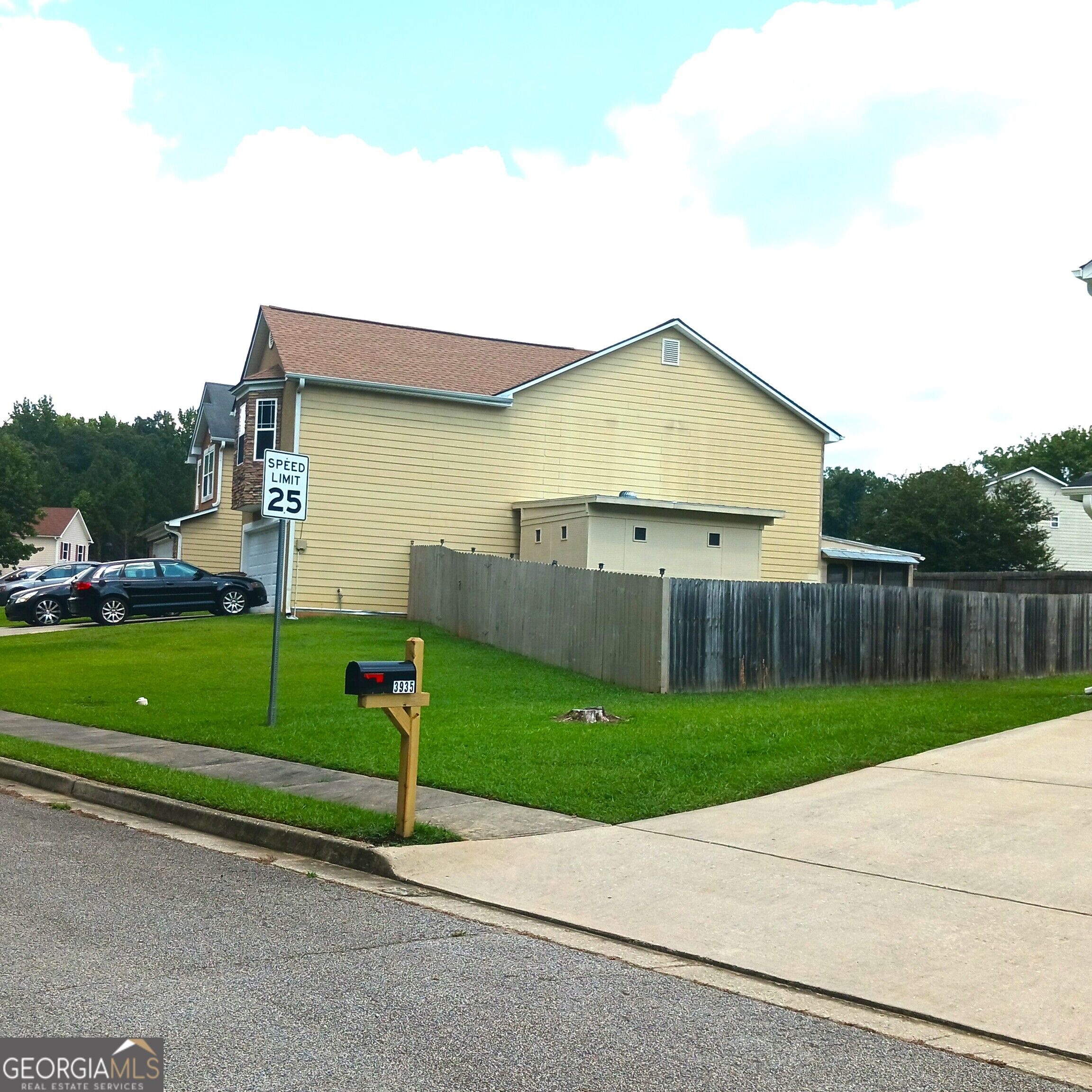 3943 Alderwoods Drive Property Photo 3