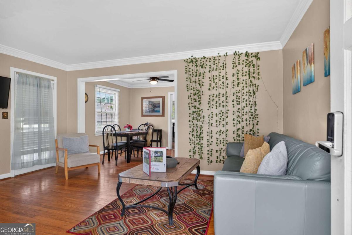 2727 Humphries Street Property Photo 4