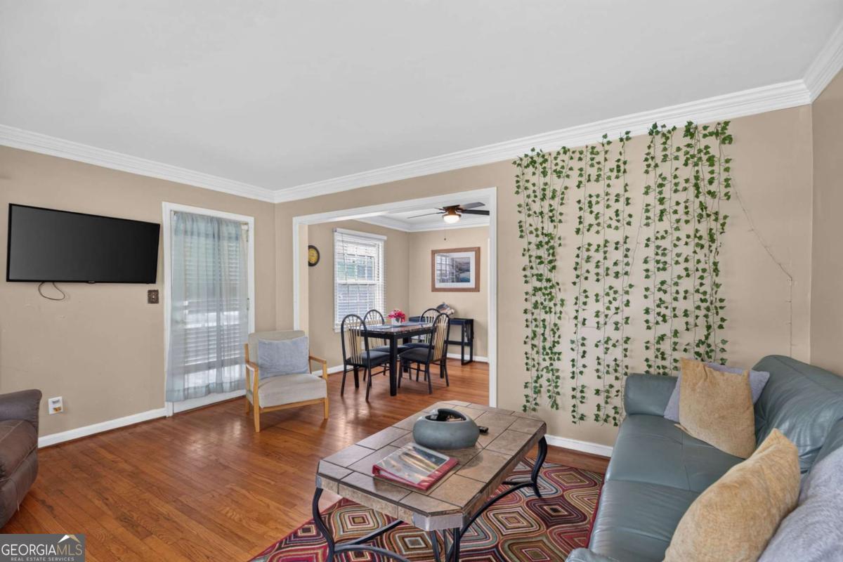2727 Humphries Street Property Photo 5