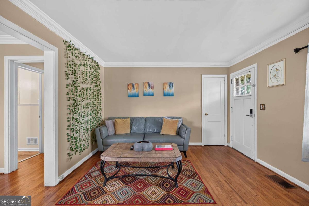 2727 Humphries Street Property Photo 6