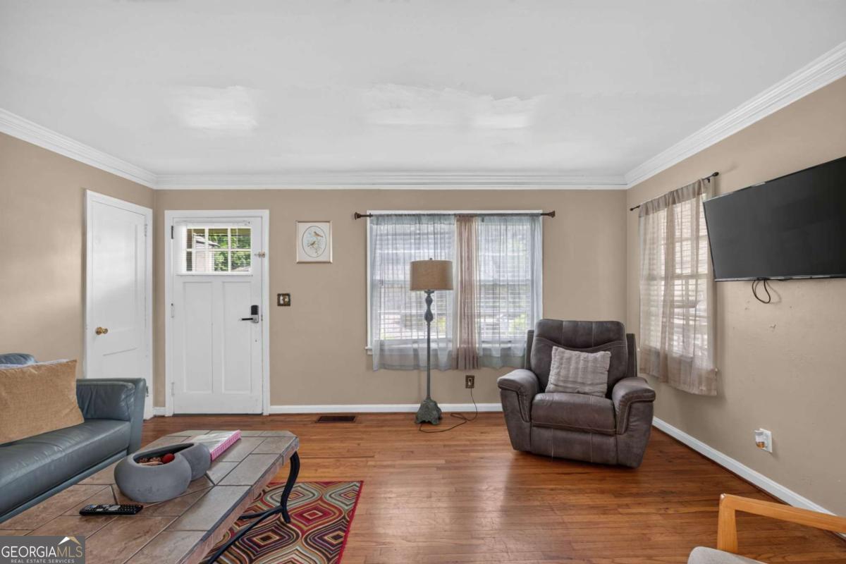 2727 Humphries Street Property Photo 7