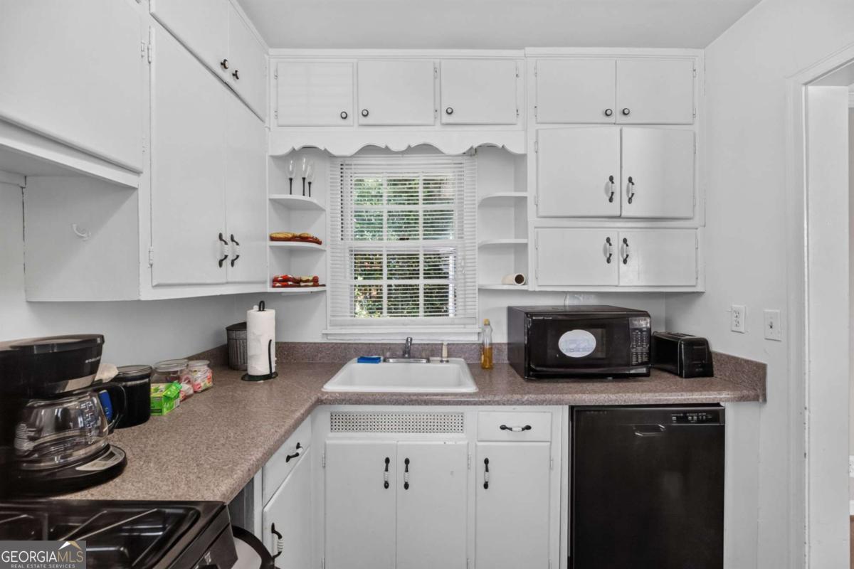 2727 Humphries Street Property Photo 12