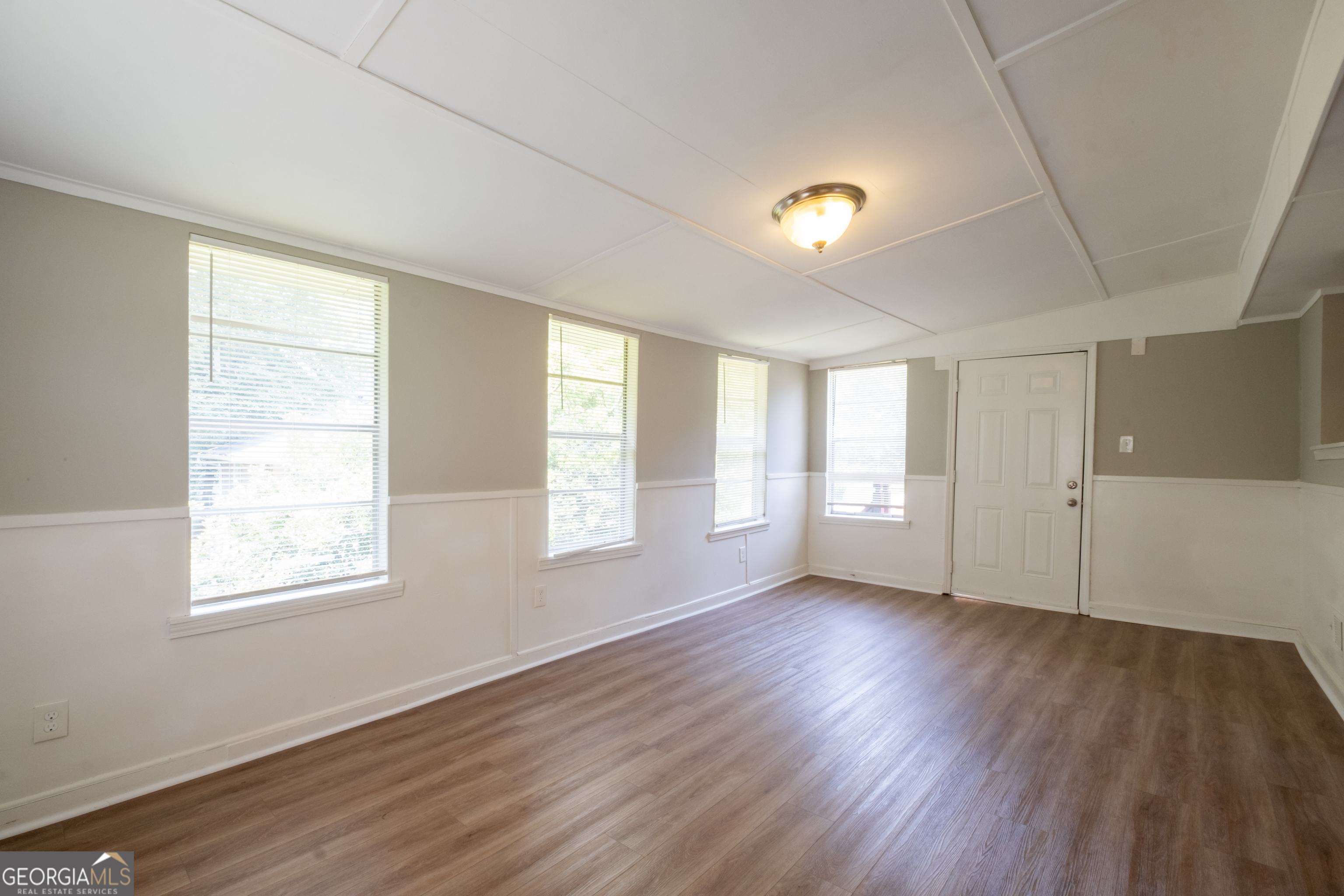 2660 Beacon Drive Property Photo 5