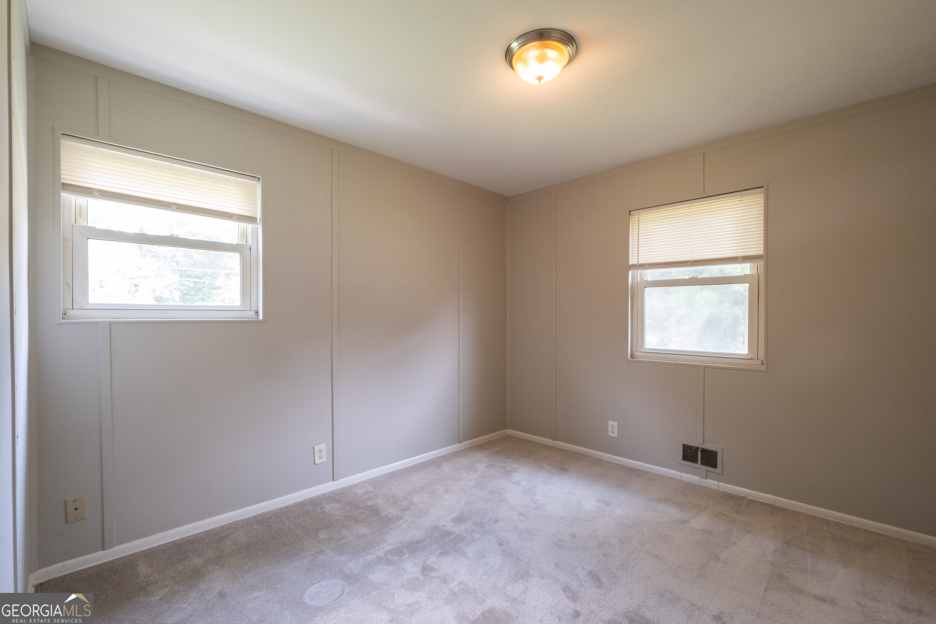 2660 Beacon Drive Property Photo 7