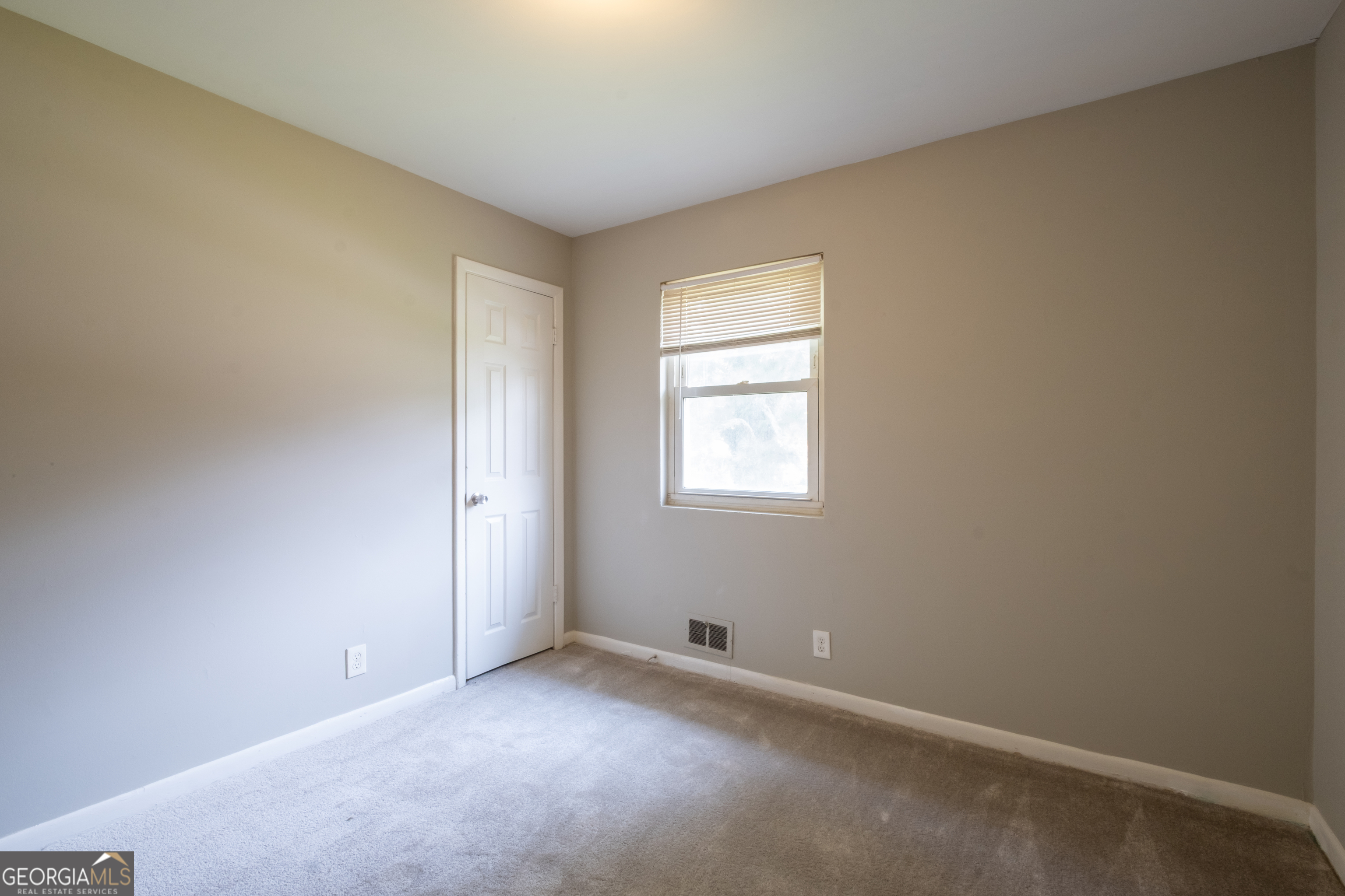 2660 Beacon Drive Property Photo 8