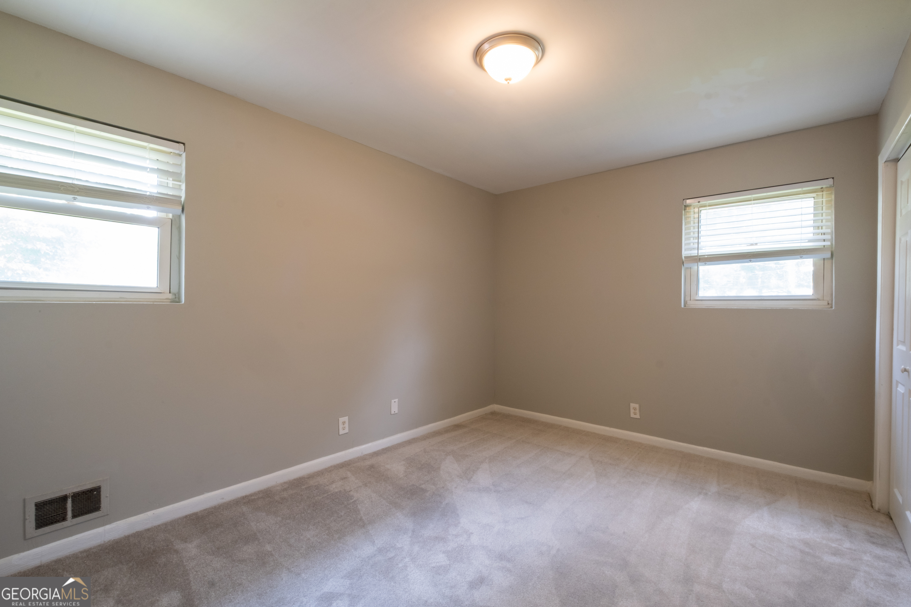 2660 Beacon Drive Property Photo 13