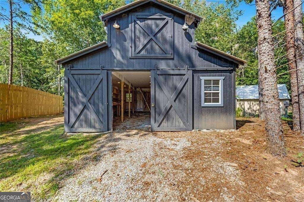 5466 Whitehall Road Property Photo 3