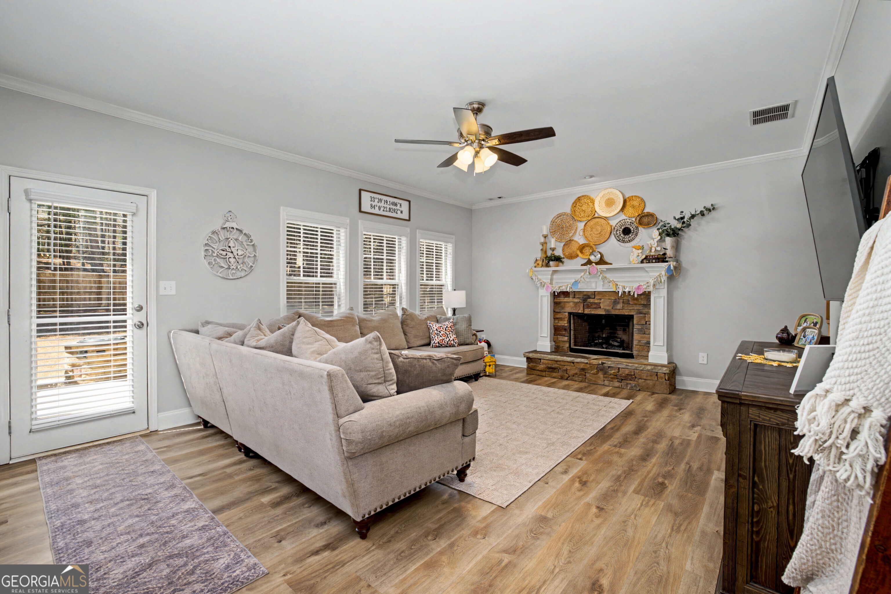 414 Long Shore Way Property Photo 7