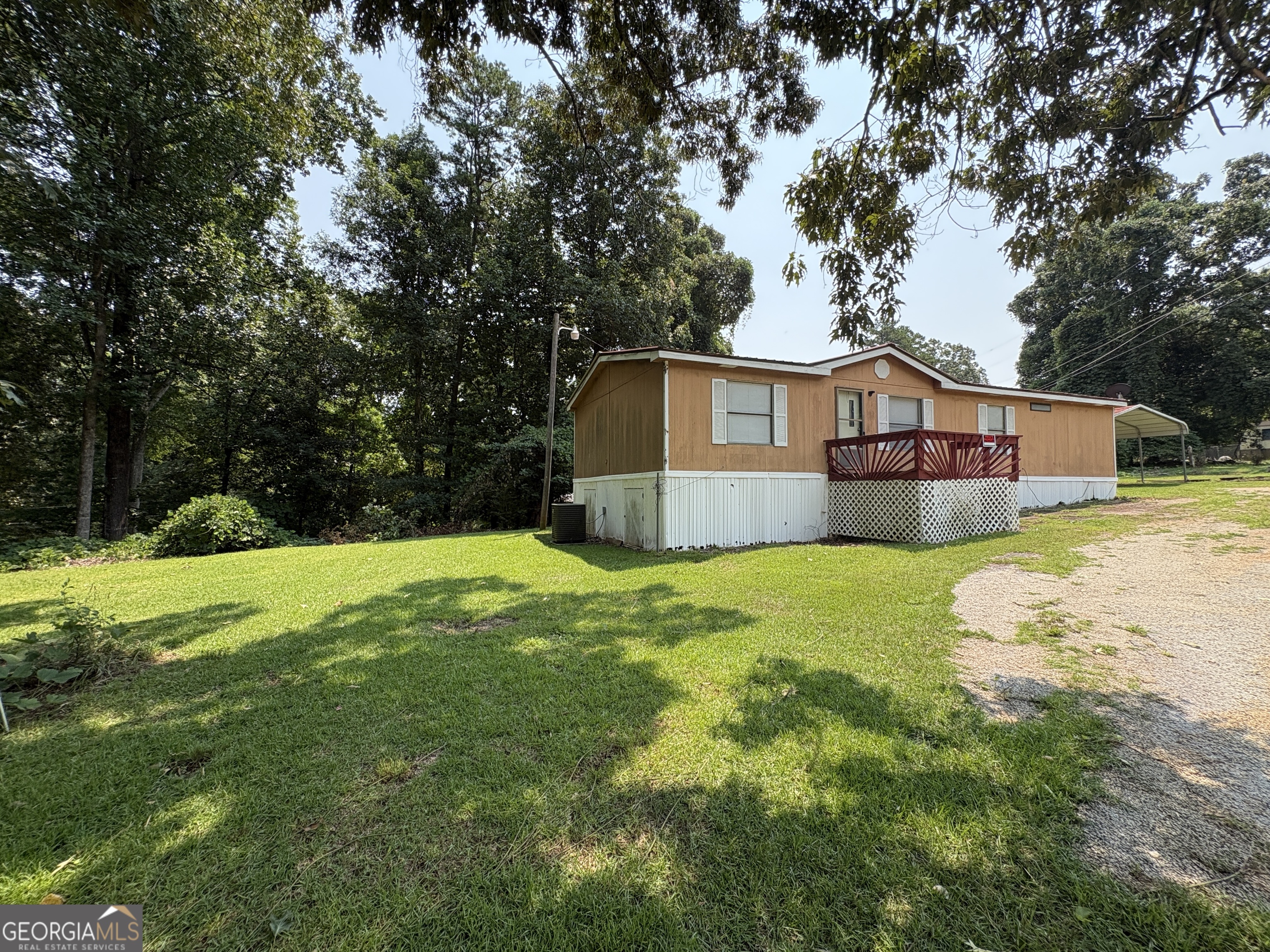 784 Lakeland Drive Property Photo 2