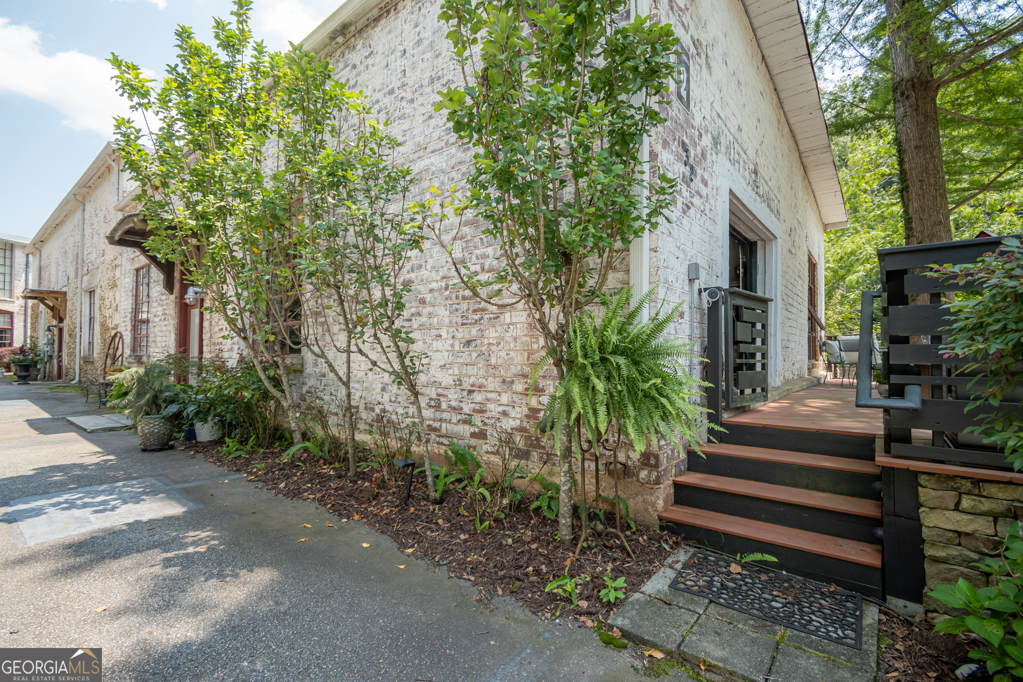 585 White Circle # 32 Property Photo 60