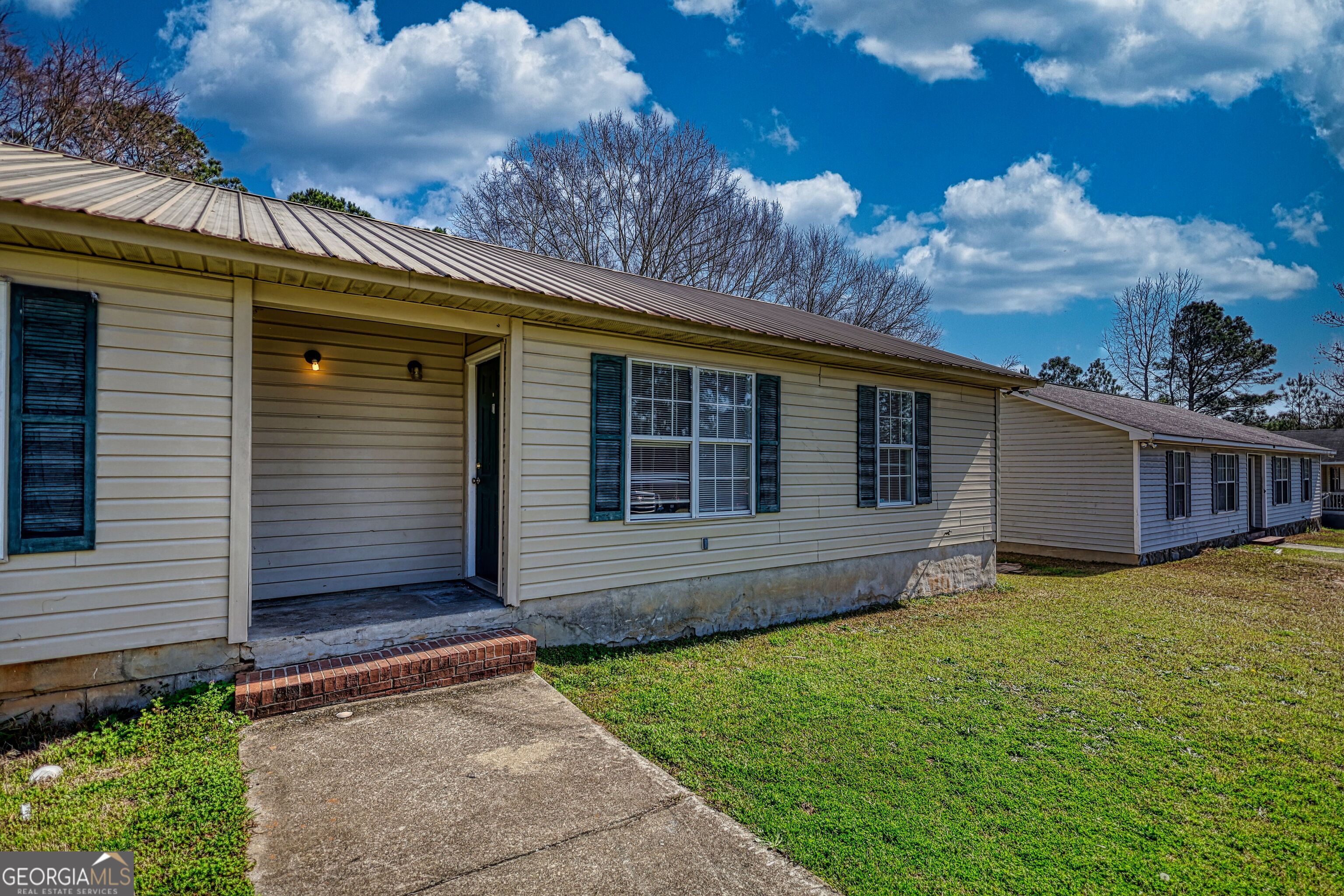 2313 Laura Court Ne Property Photo 2