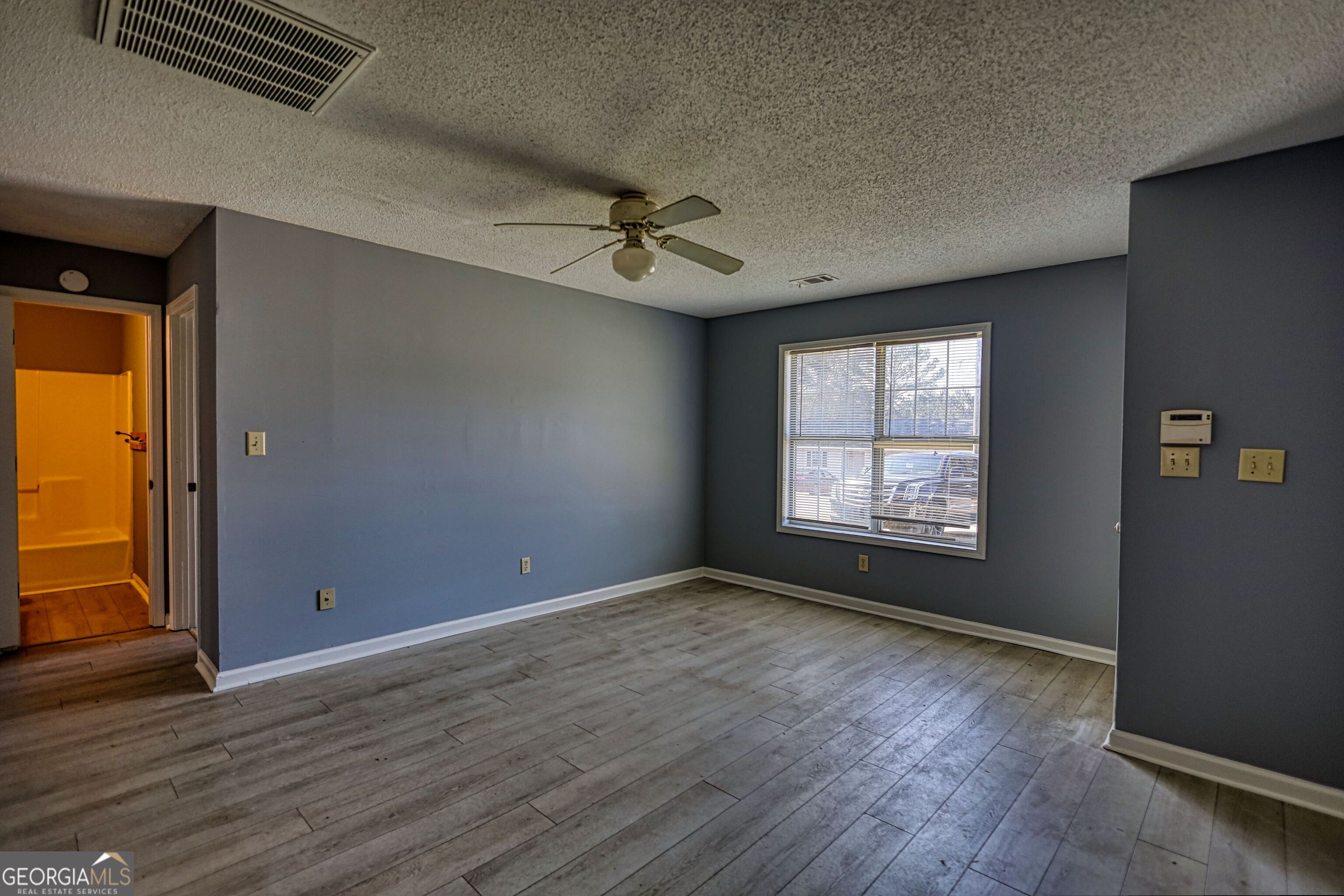 2313 Laura Court Ne Property Photo 5